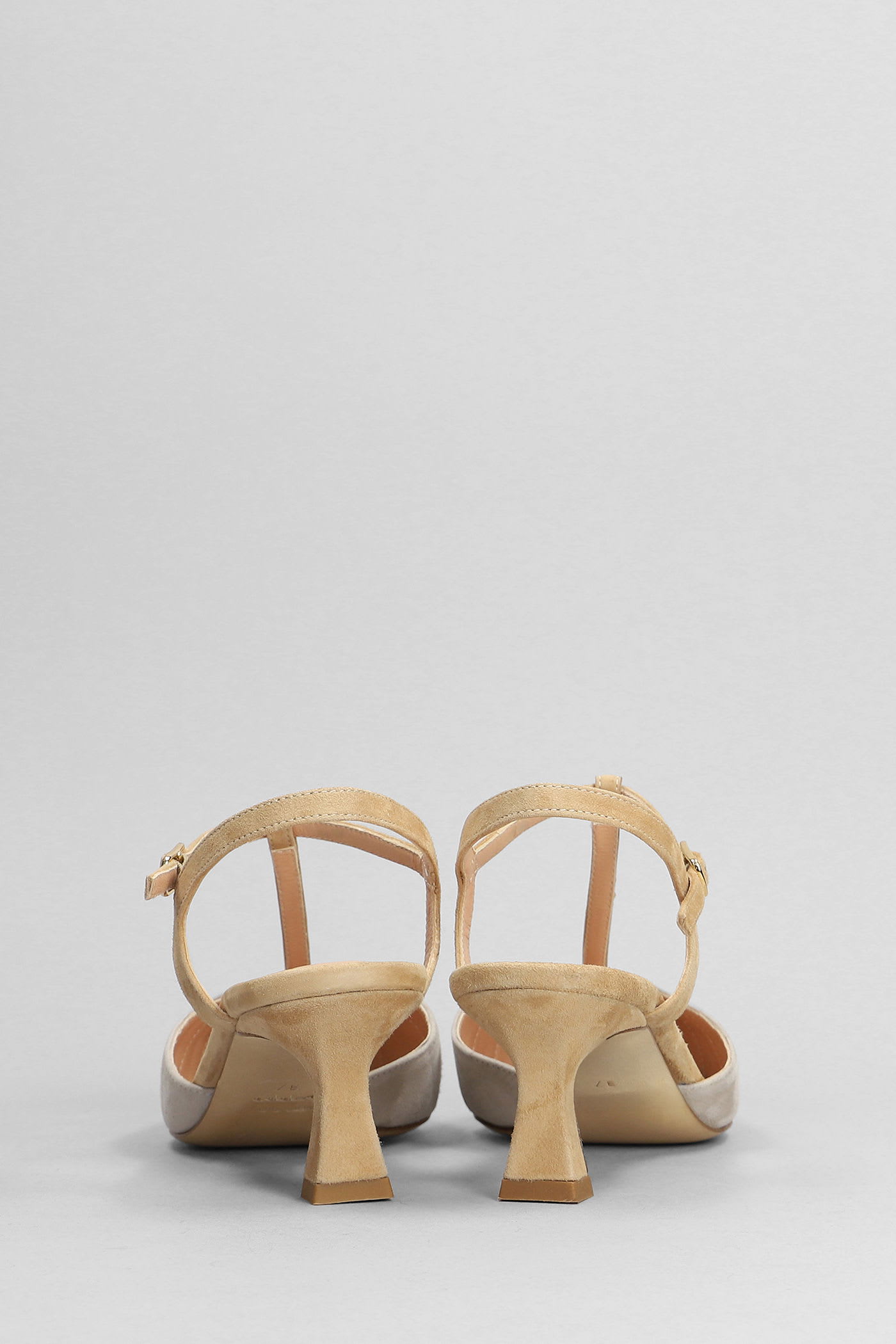Julie Dee Pumps In Beige Suede