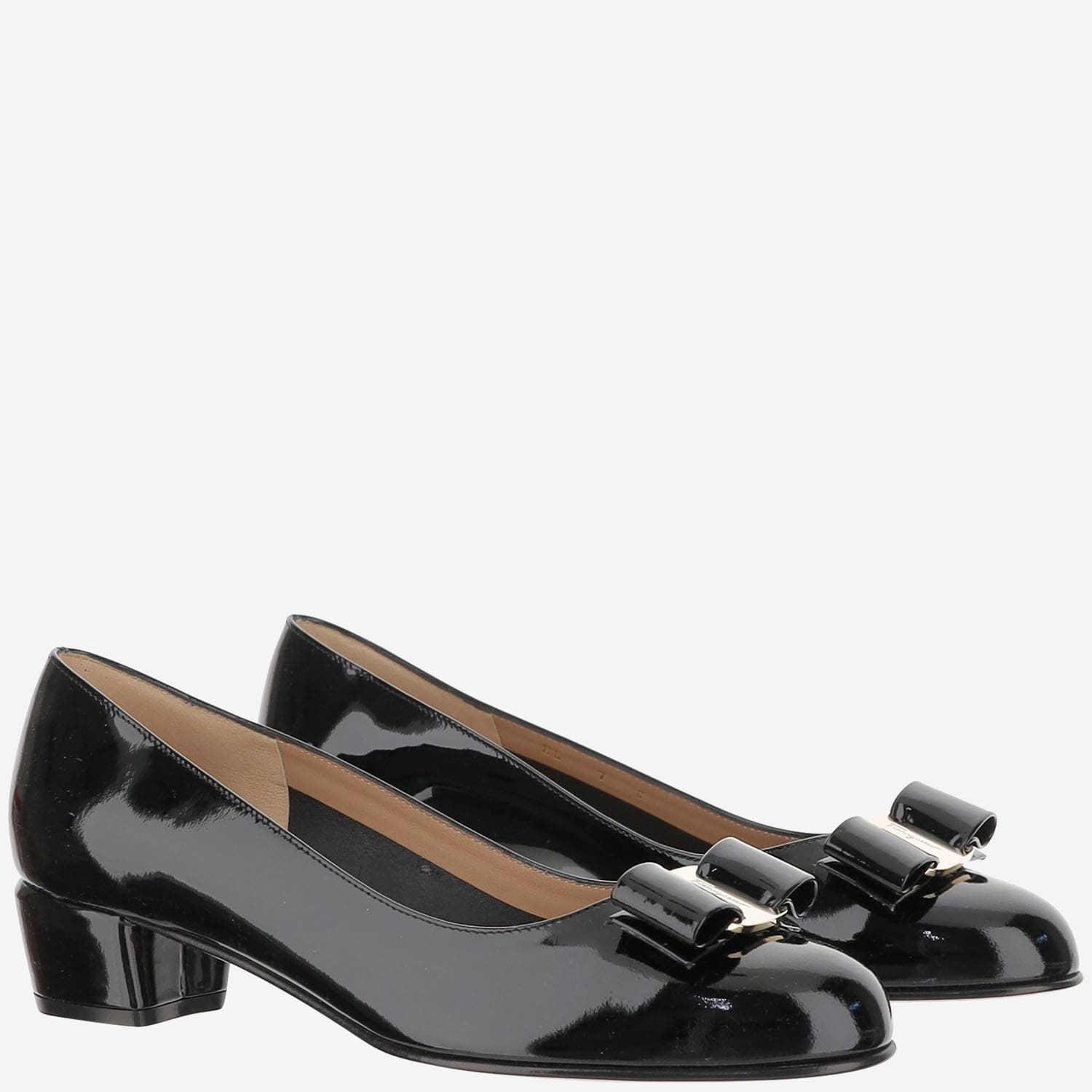 Ferragamo Vara Bow-embellished Patent-leather Pumps In Black