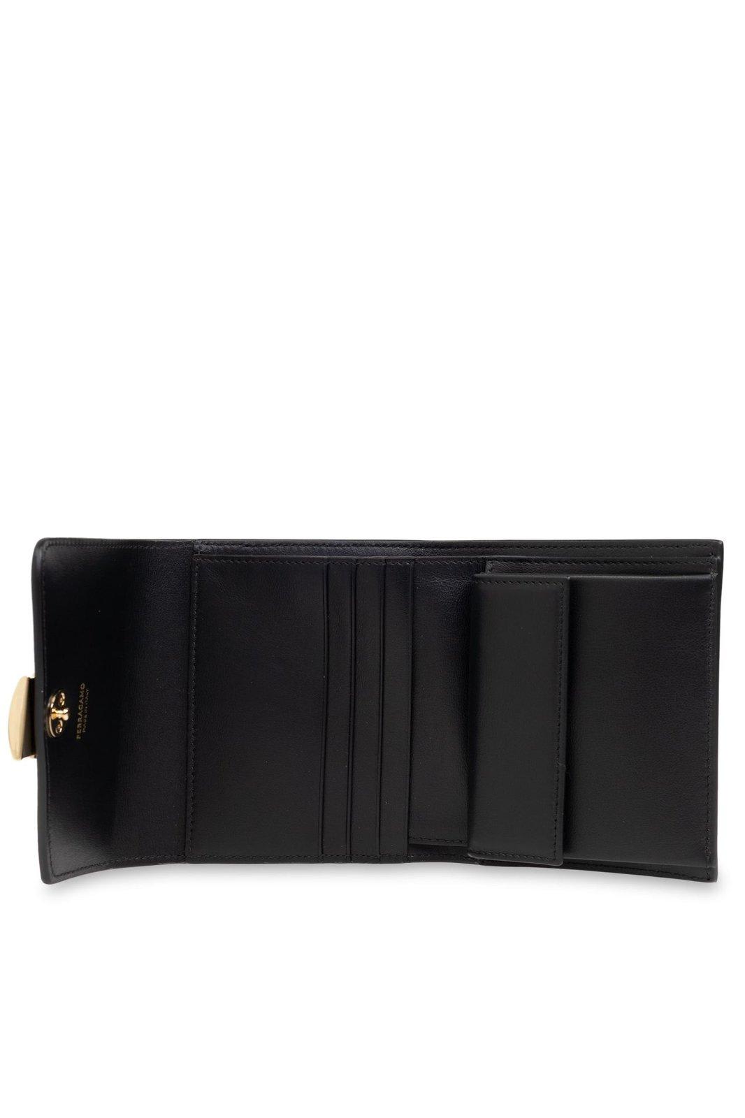 Shop Ferragamo Fiamma Compact Wallet In Nero