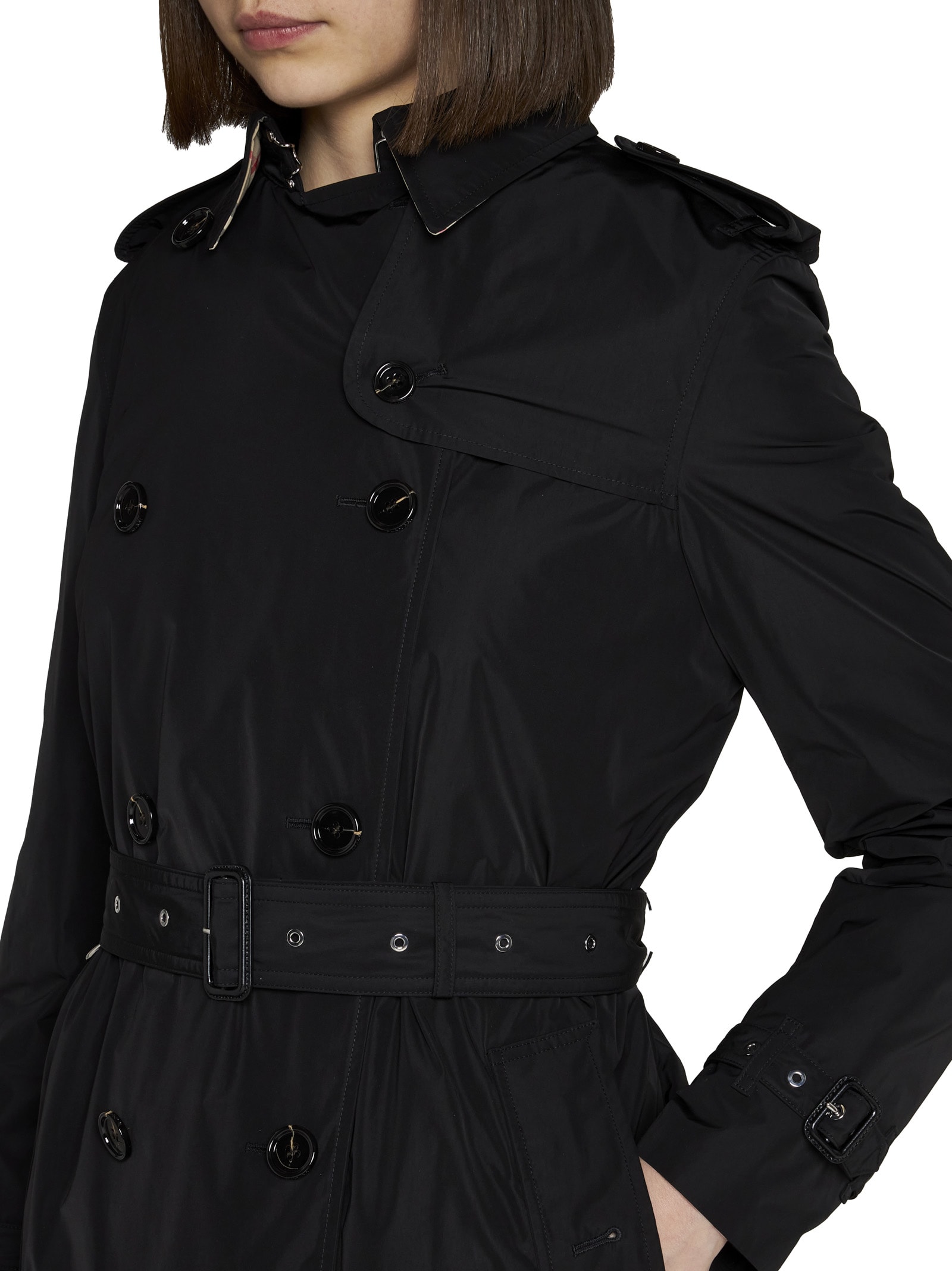 Burberry Kensington Double-breasted Trench Coat In Black