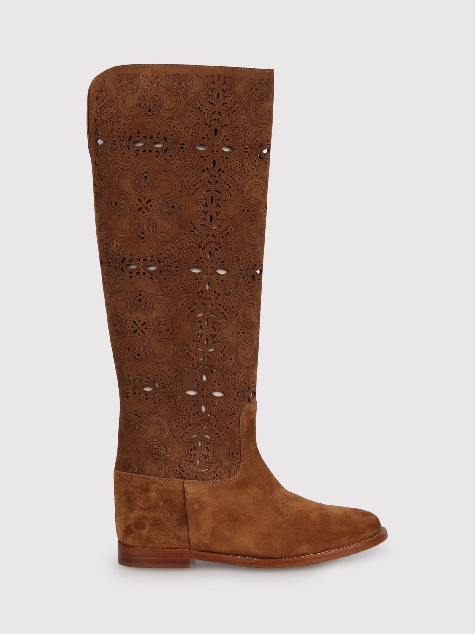 Perforated Boot With Internal Wedge