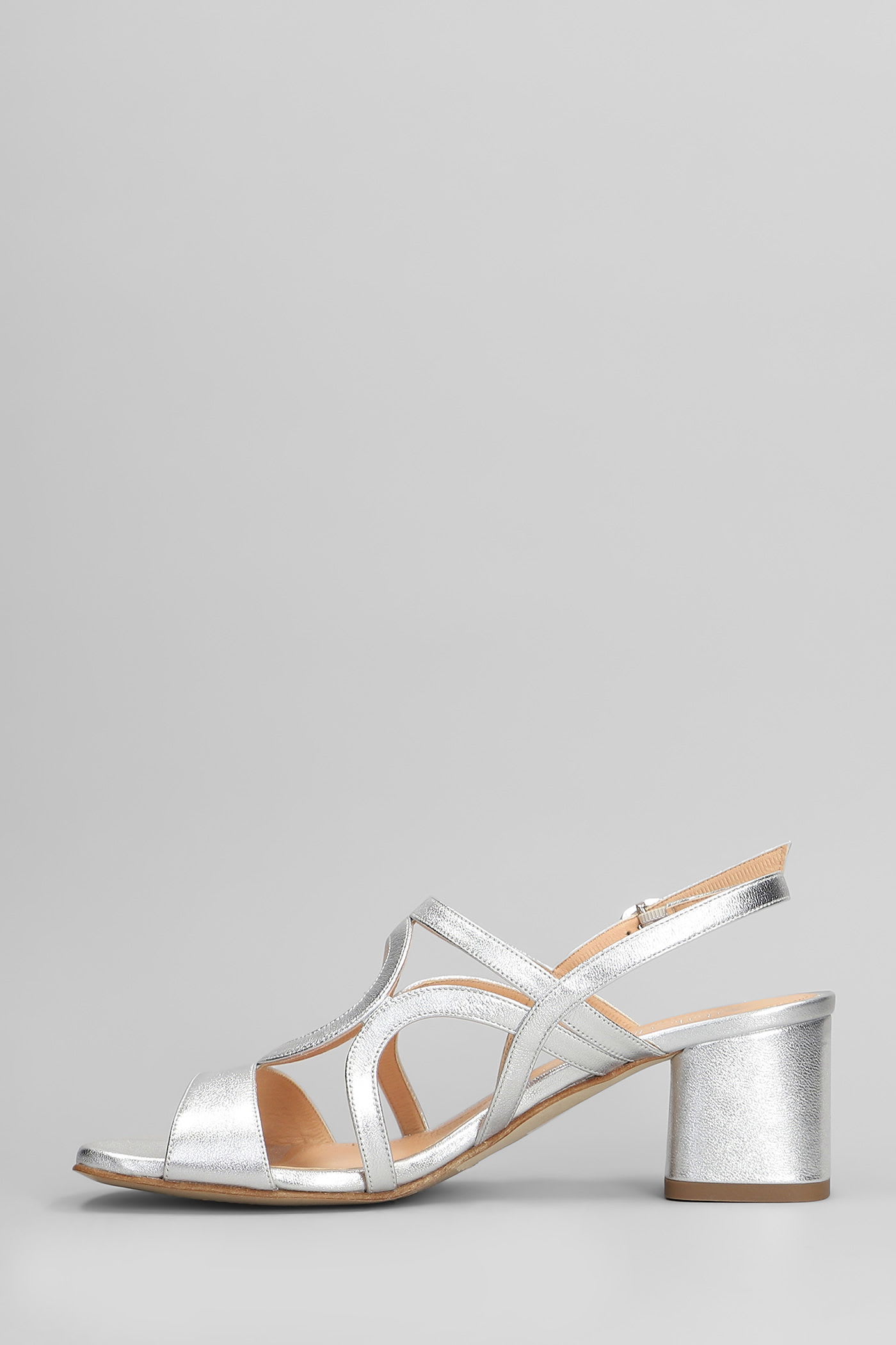 Julie Dee Pumps In Silver Leather