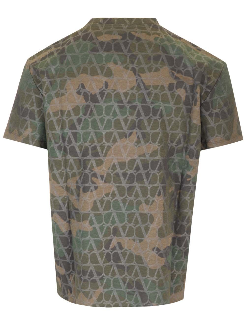 Shop Valentino T-shirt With Toile Iconographe Camouflage Print