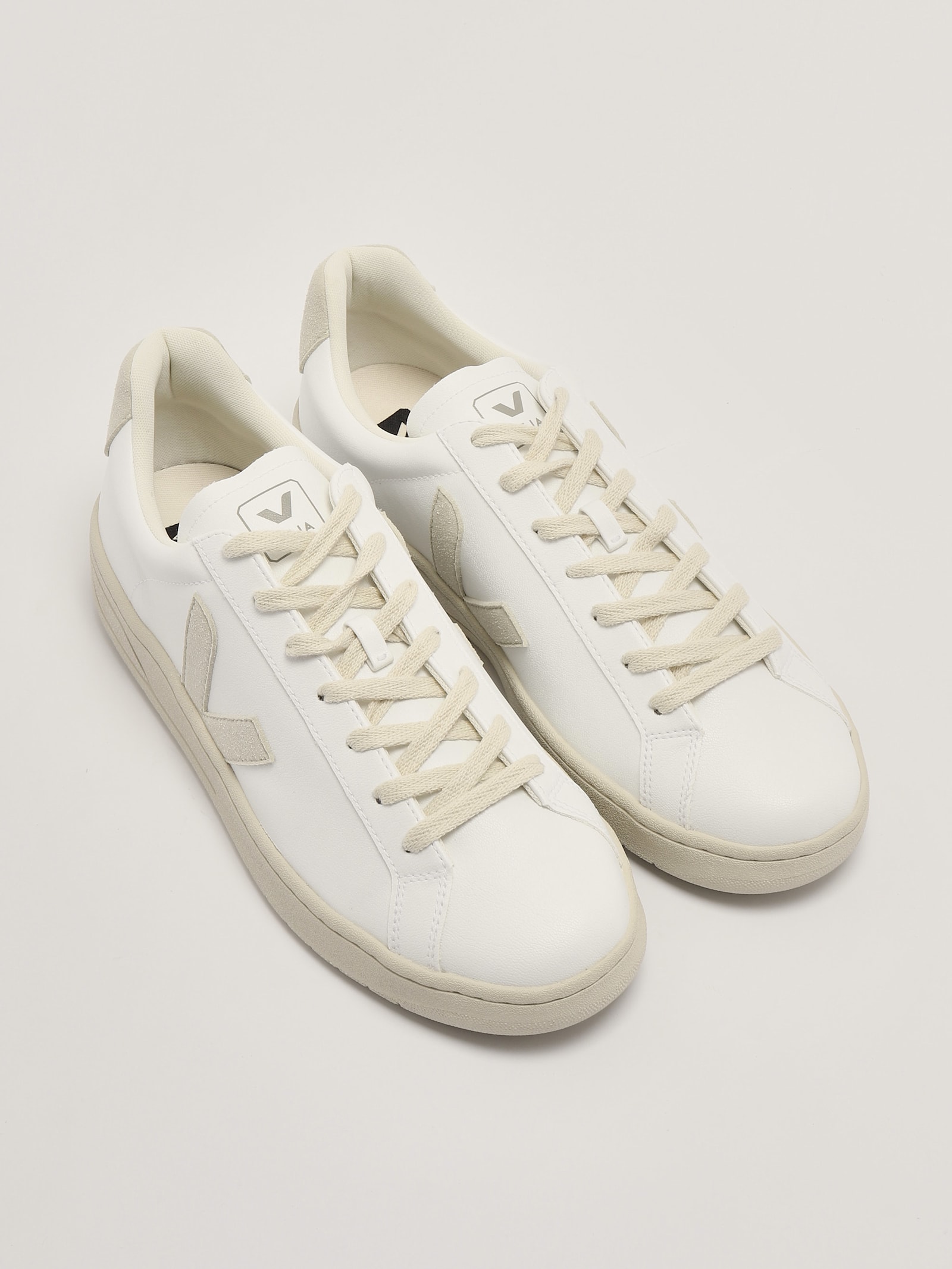 Shop Veja Sneakers Sneaker In Bianco