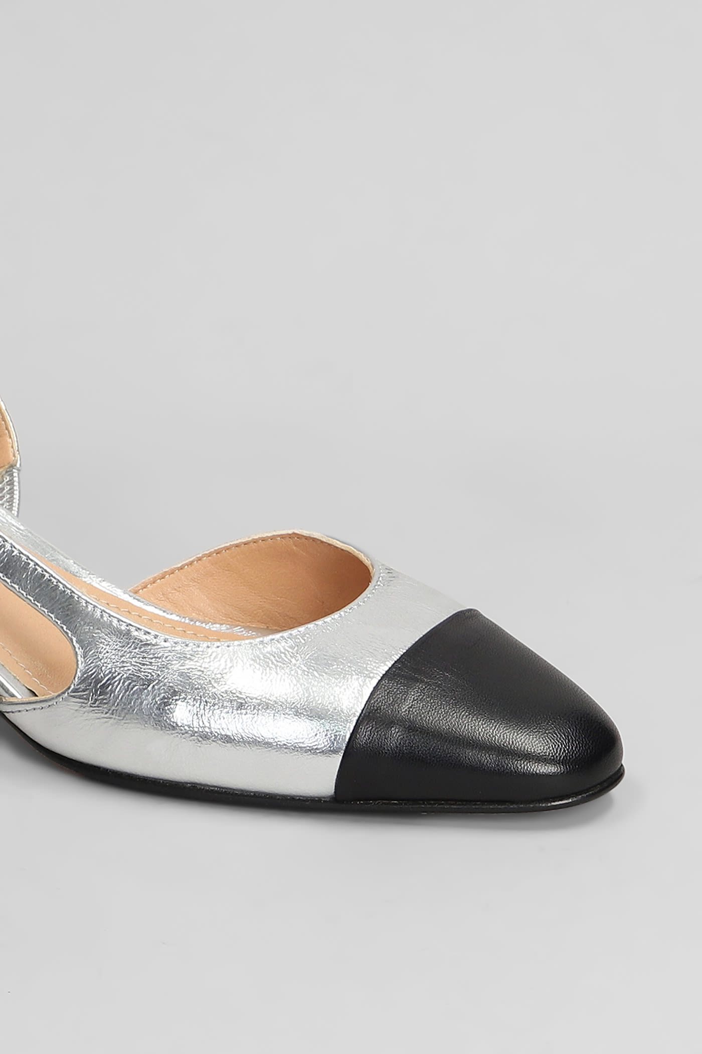 Julie Dee Pumps In Platinum Leather In Silver