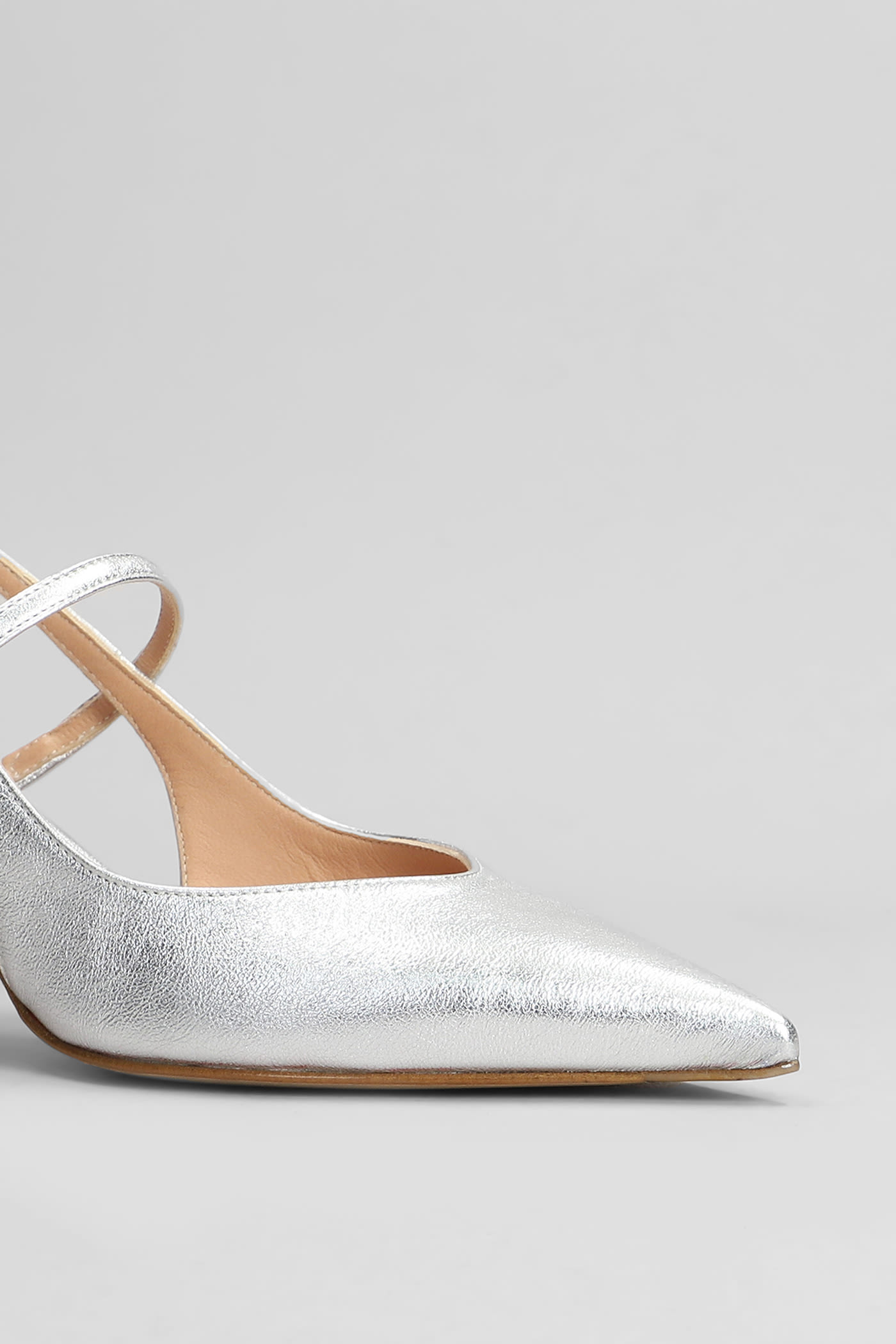 The Seller Pumps In Silver Leather In Silver