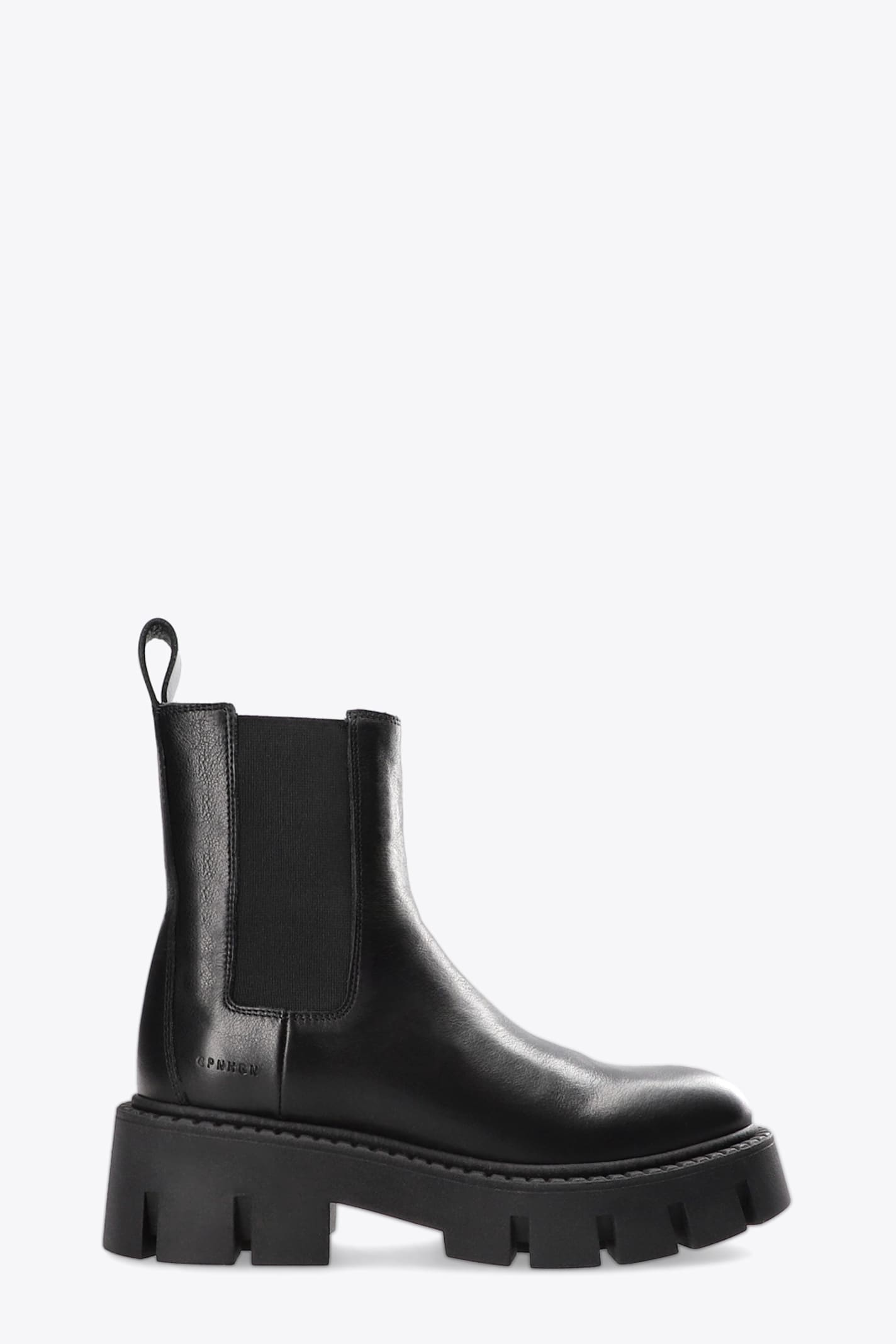 Woman Leather Chelsea Boot Black leather chelsea boots with chunky sole