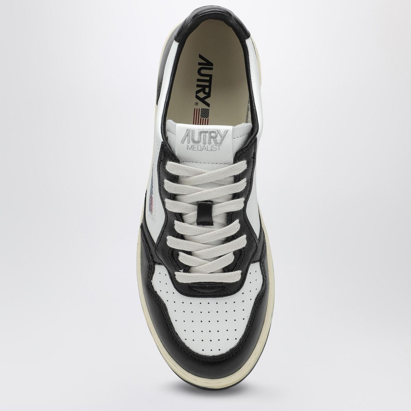 Shop Autry Medalist Trainer In White\/black Leather In Multicolour