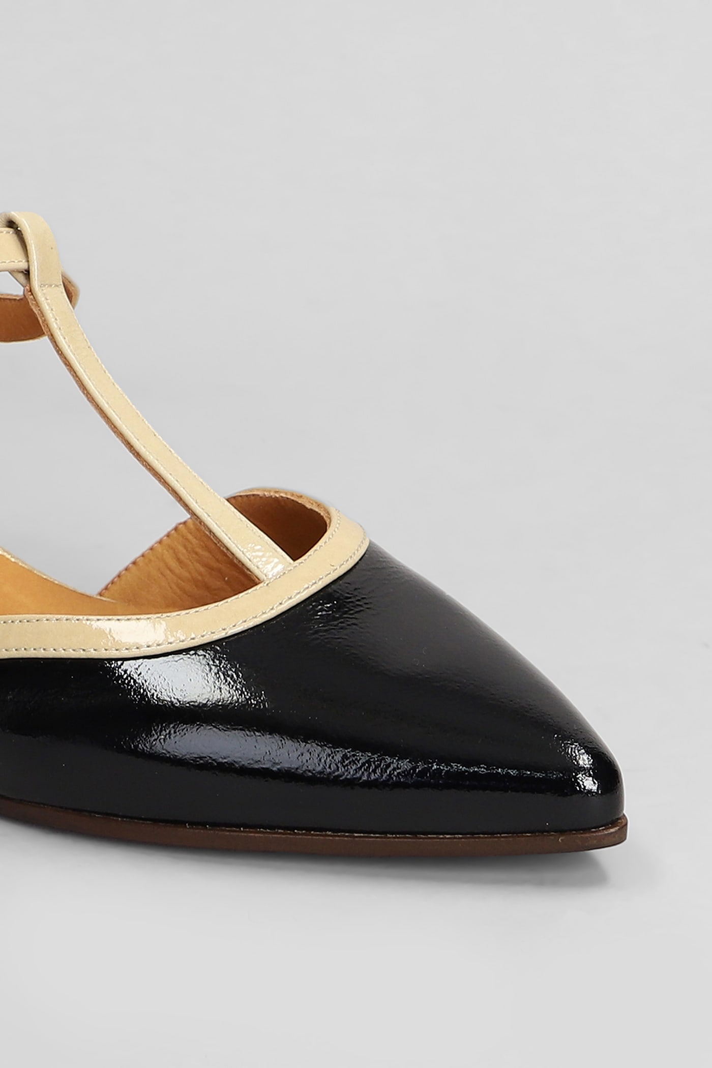 Chie Mihara Pumps In Black Patent Leather In Black
