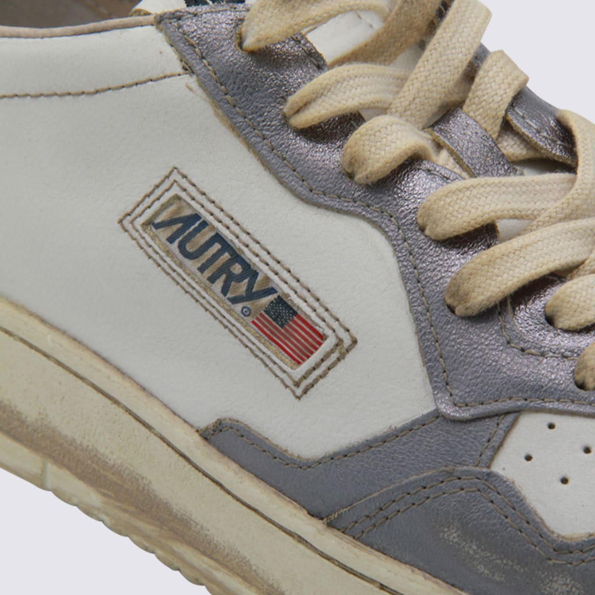 Autry Medallist Lace-up Leather Sneakers