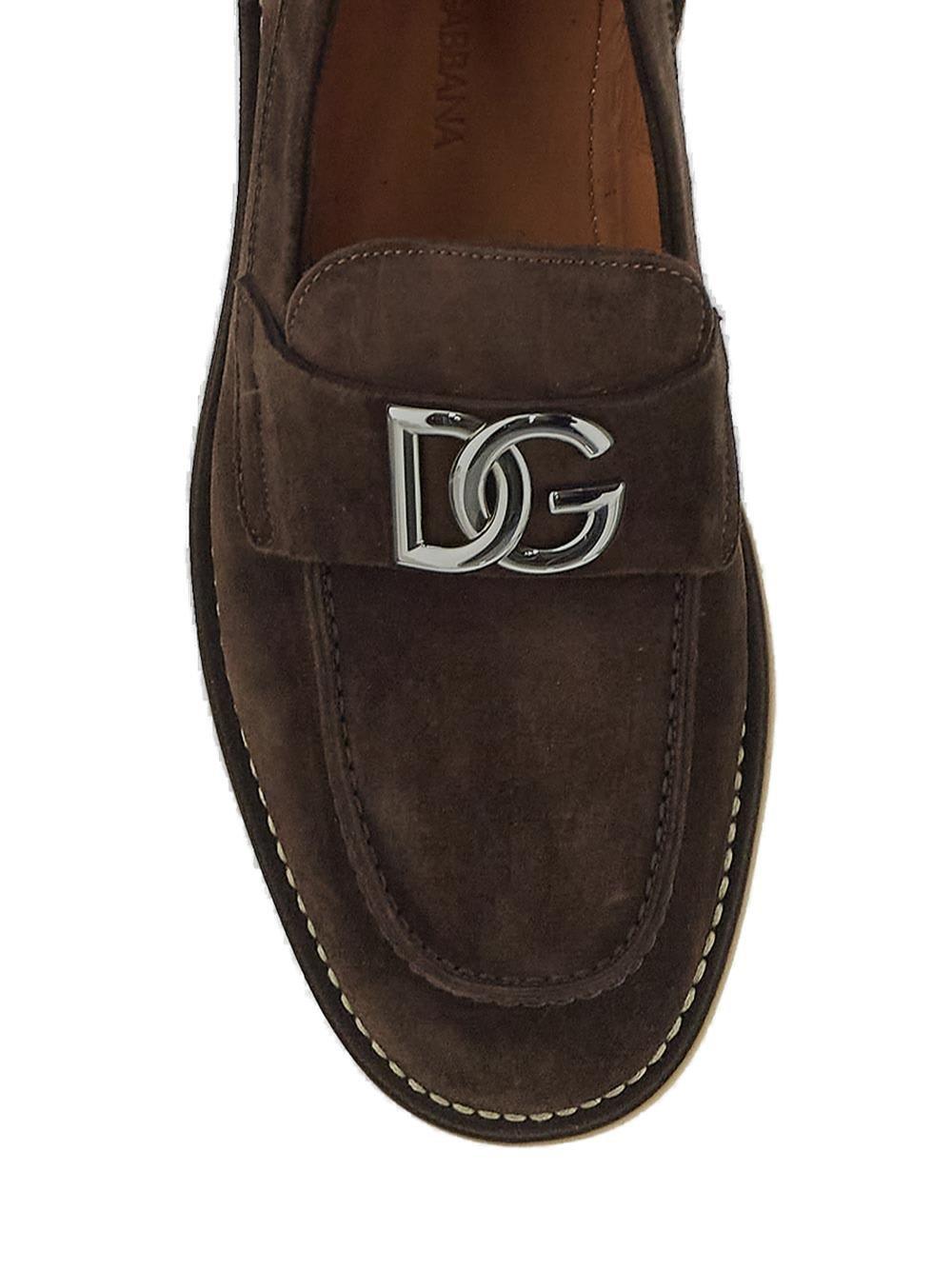 Dolce & Gabbana Loafer Aus Wildleder Mit Logo-schild In Brown