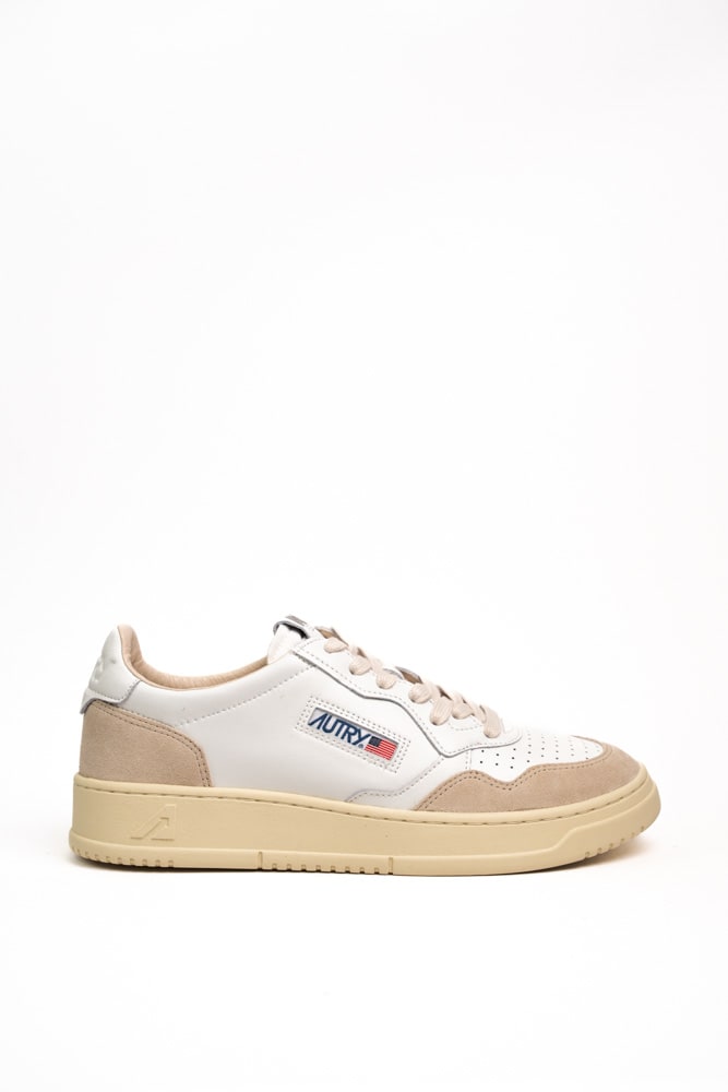 Shop Autry Medalist Low Sneakers In White Leather And Suede In Leat/suede White