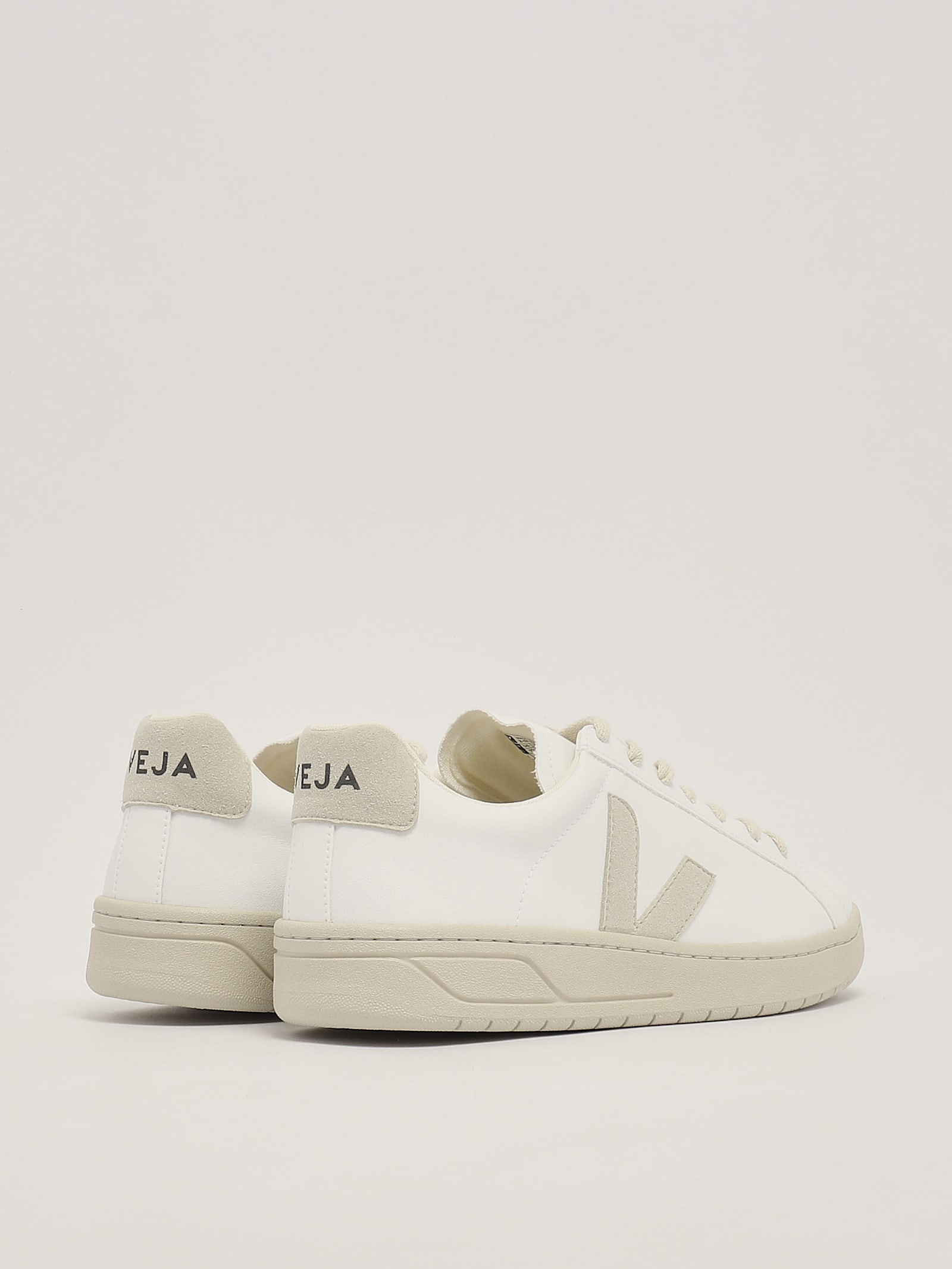 Shop Veja Sneakers Sneaker In Bianco