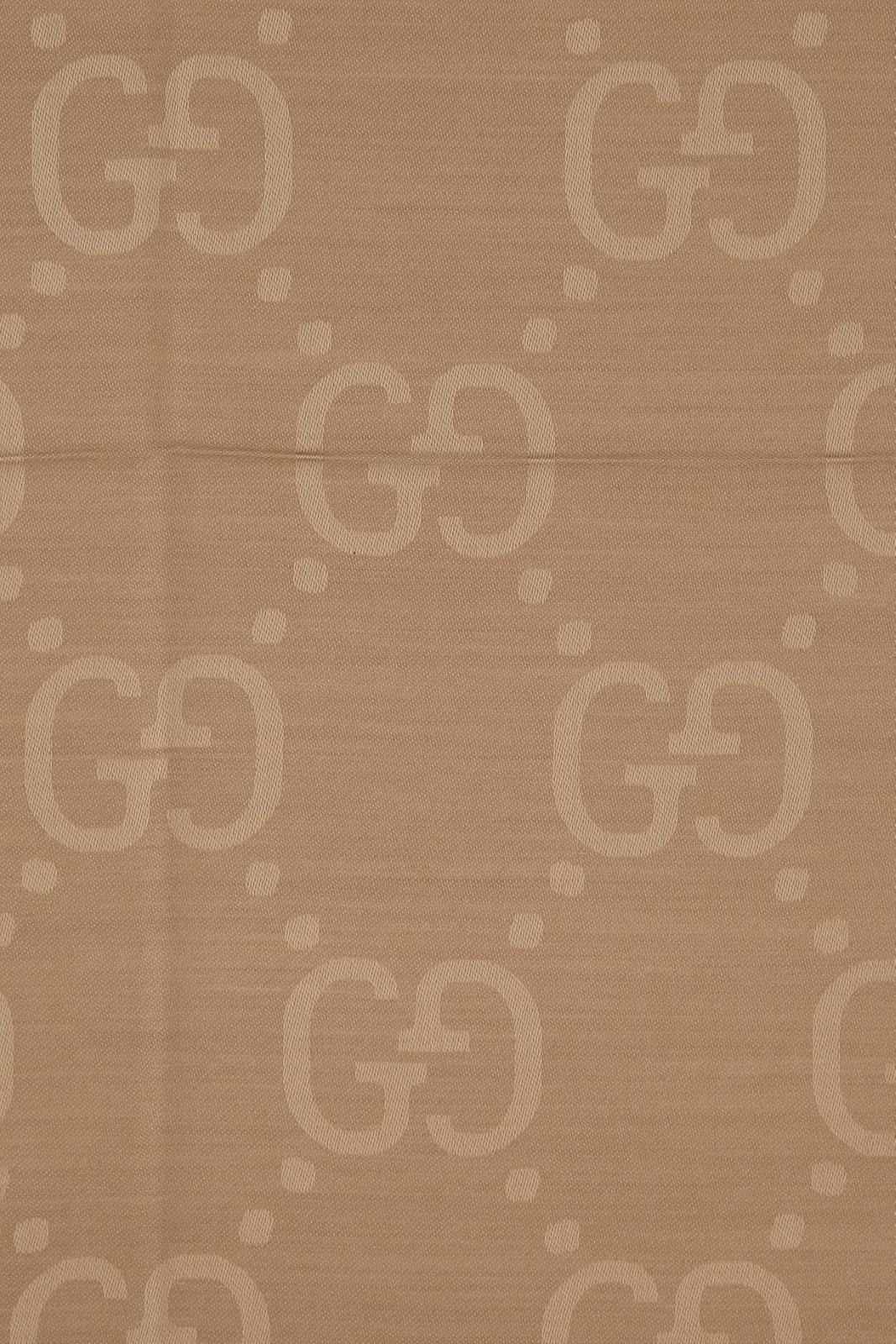 Gucci Gg Jacquard Frayed-edge Shawl In 9800