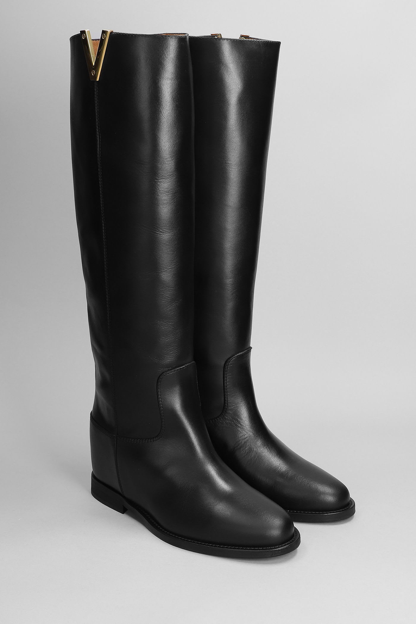 Via Roma 15 Golden V Detailed Boots In Black