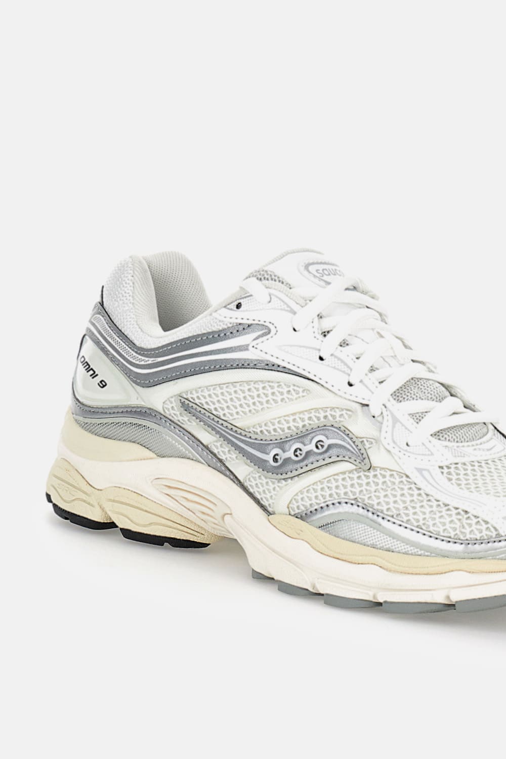 Saucony Mens White Silver Progrid Omni 9 Woven Trainers In Multi
