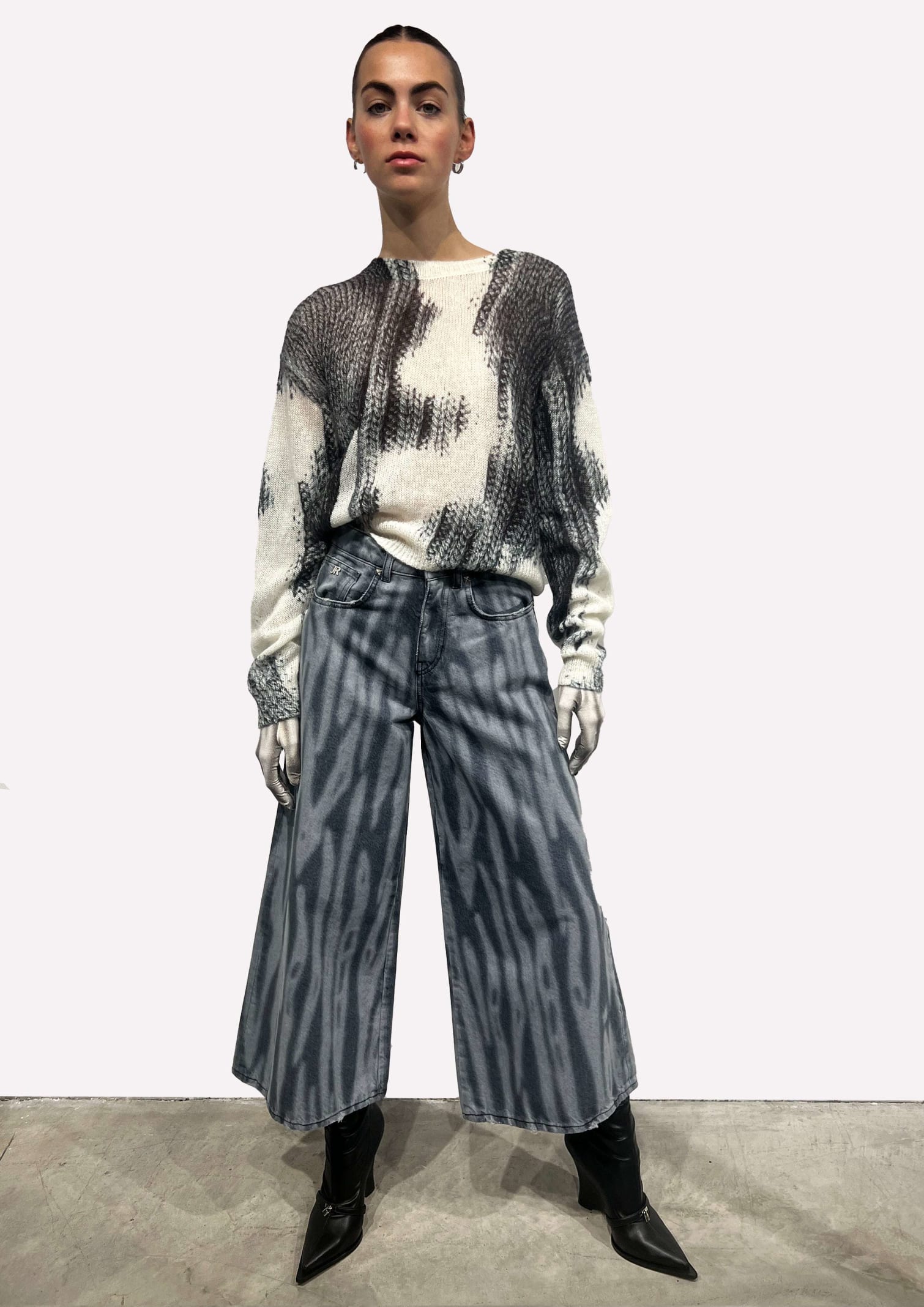 John Richmond Cropped Trousers In 100% Cotton With Allover Pattern And Wide Leg. In Fantasia