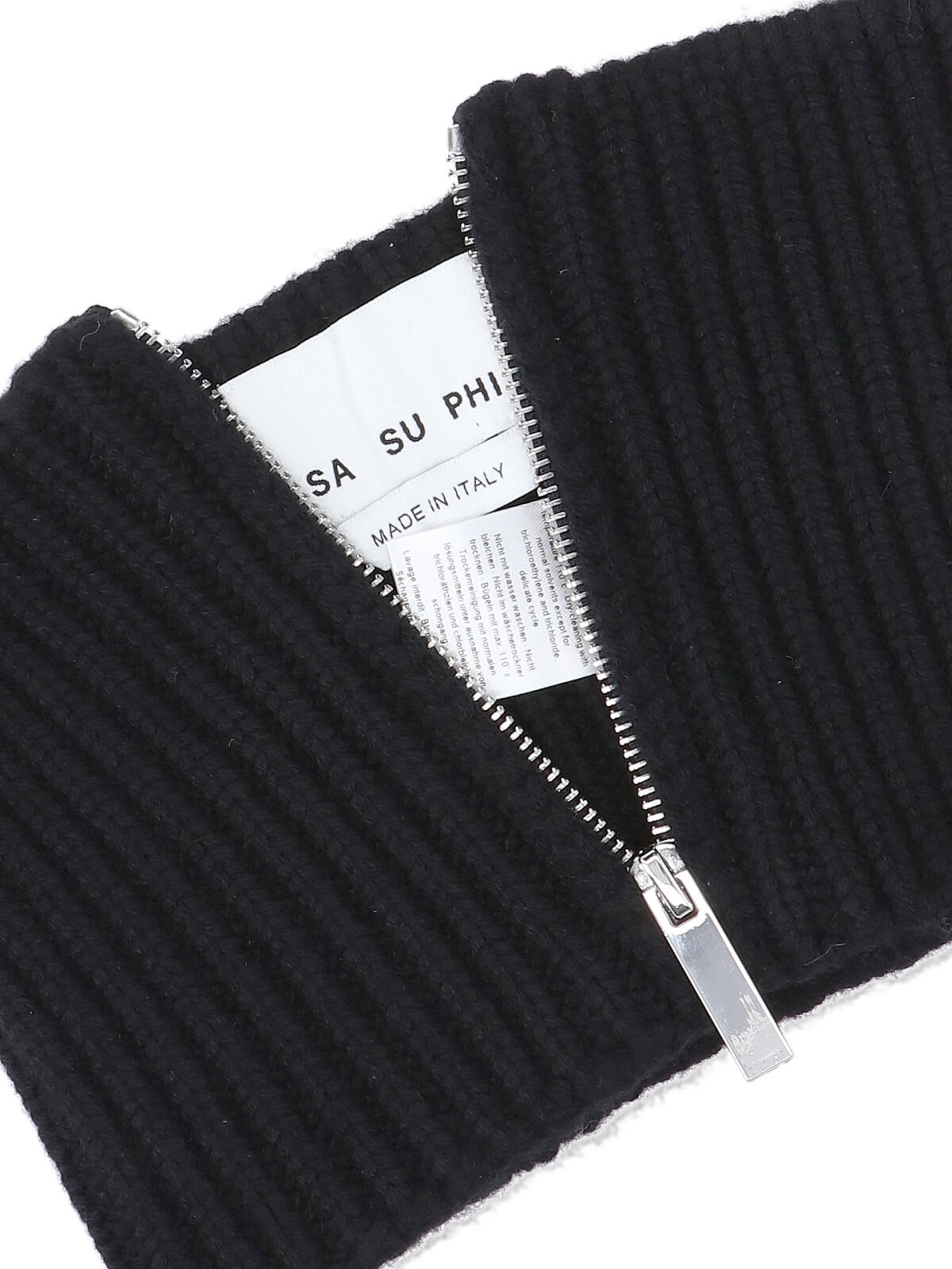 Sa Su Phi Zip-front Ribbed Neck Warmer Scarf In Black