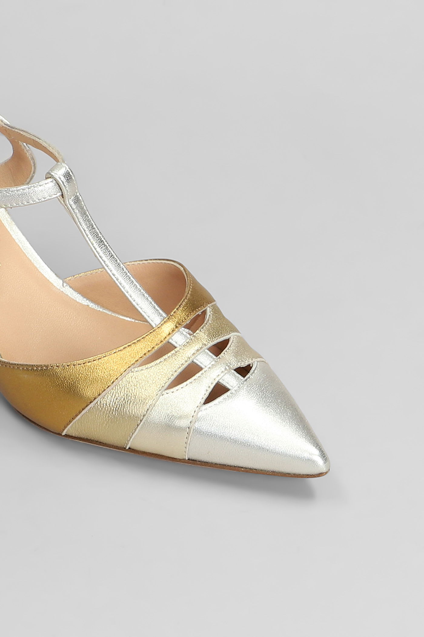 Julie Dee Pumps In Platinum Leather