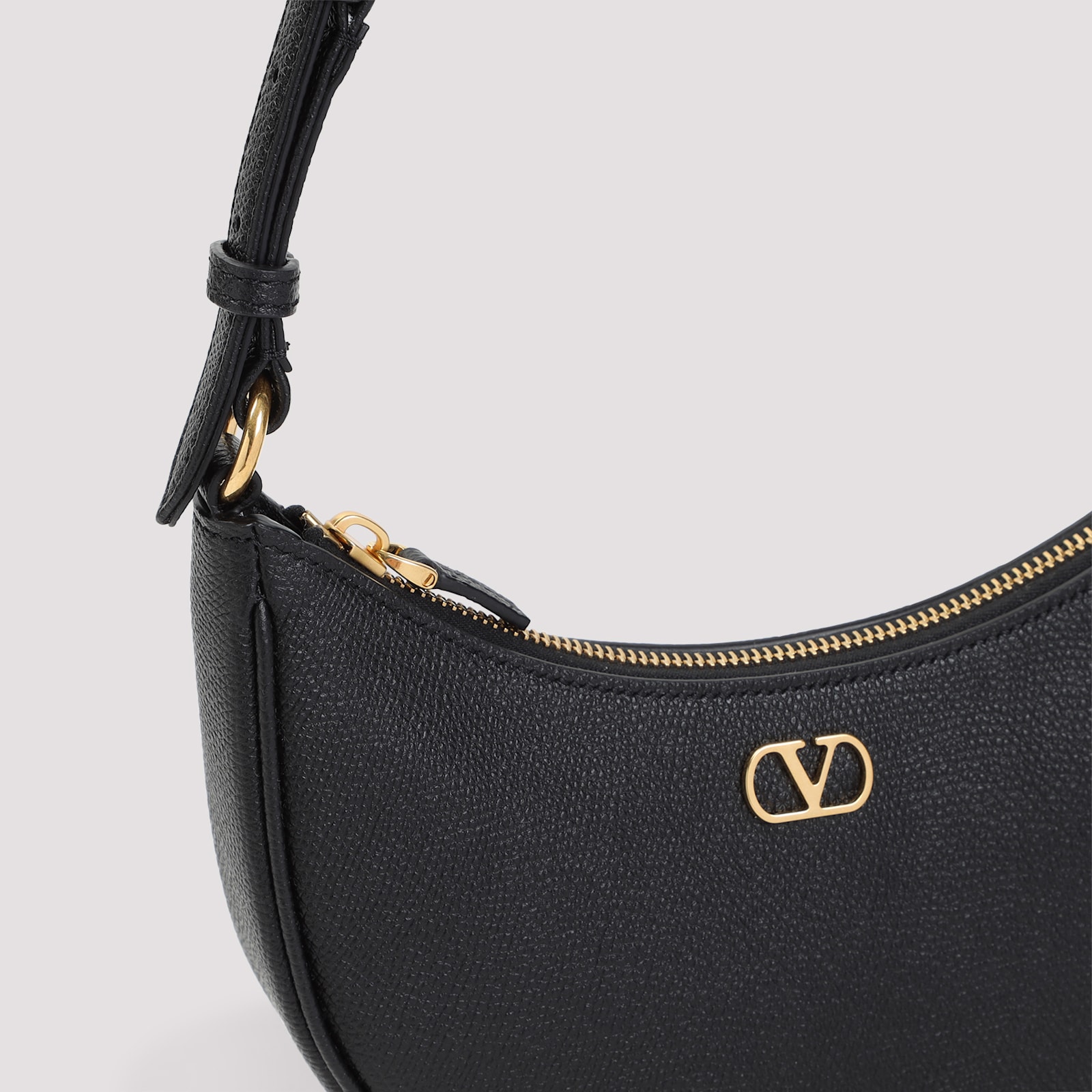 Valentino Garavani Women Vlogo Signature Leather Shoulder Bag In No Nero