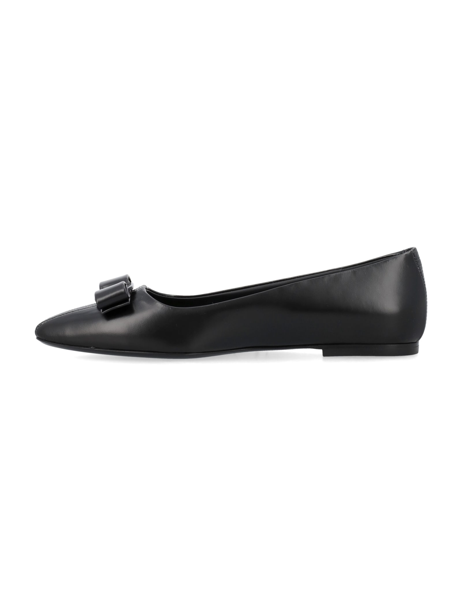 Shop Ferragamo Siwar Ballet Flats In Nero