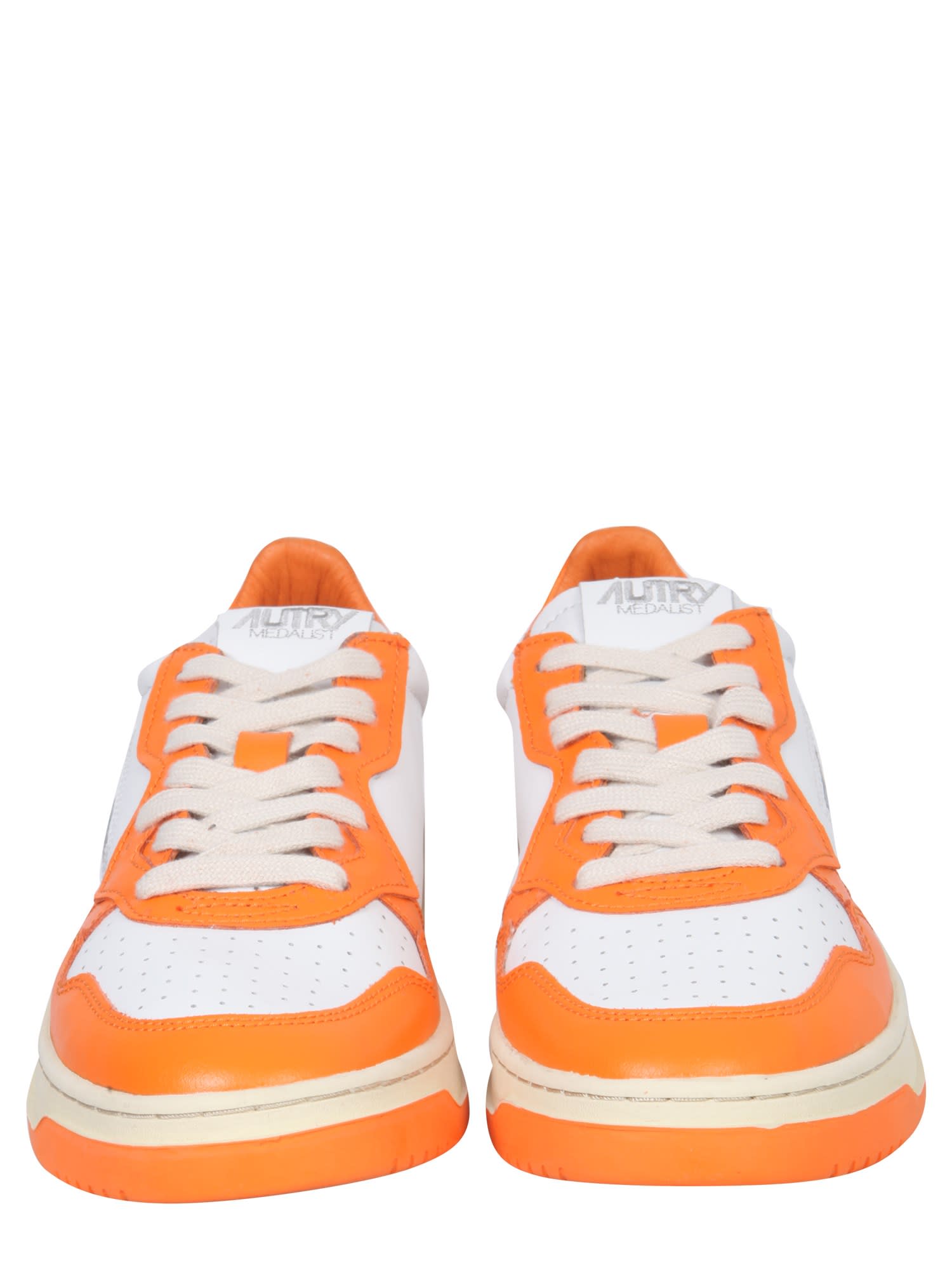 Shop Autry Medalist Low Sneaker In Bianco Arancio