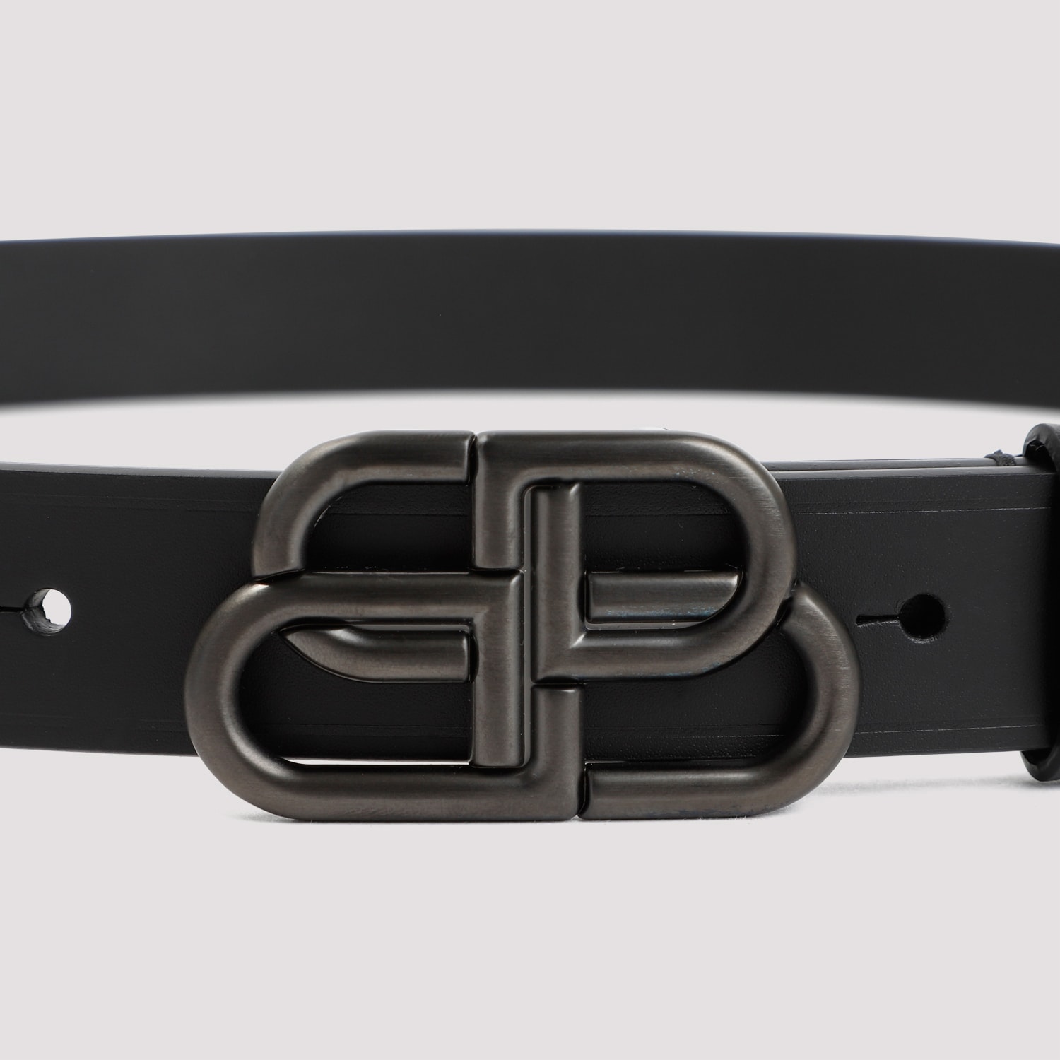 Shop Balenciaga Leather Bb Belt In Black