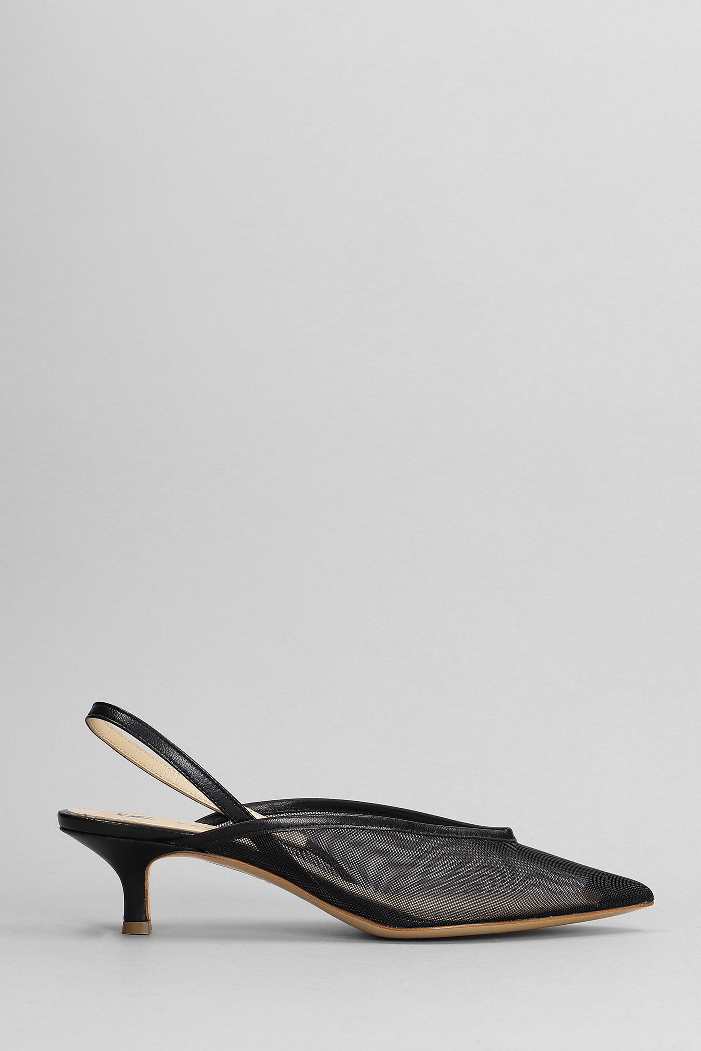 Pumps In Black Leather And Fabric