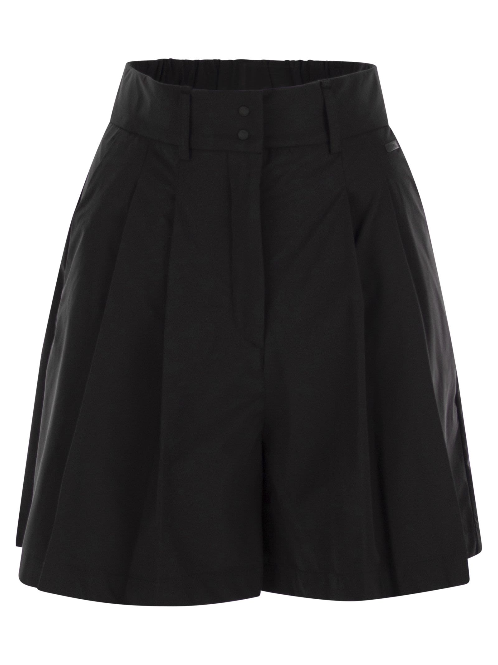 Herno Pleated Detail Shorts In Black