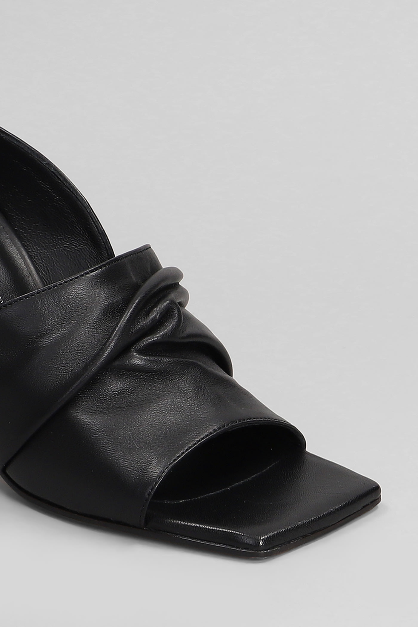 Alchimia Slipper-mule In Black Leather In Black