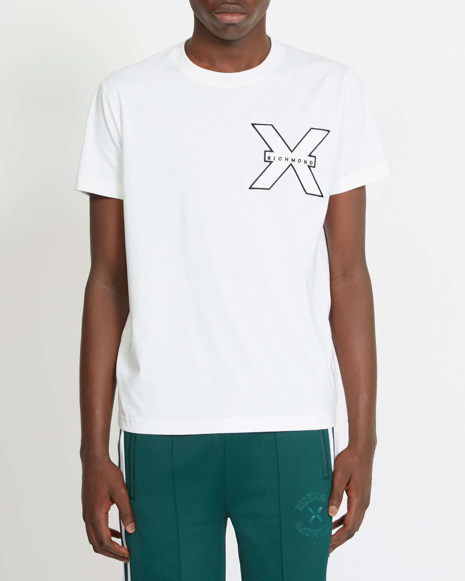 Shop John Richmond T-shirt With Contrasting Logo In Bianco