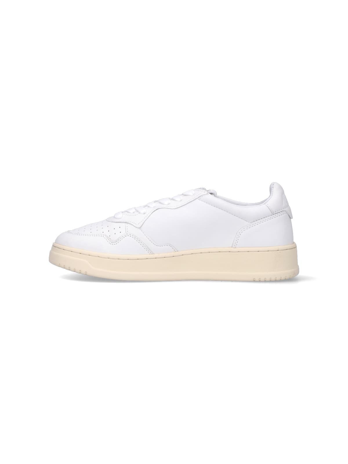 Shop Autry Low Sneakers Medalist In Bianco