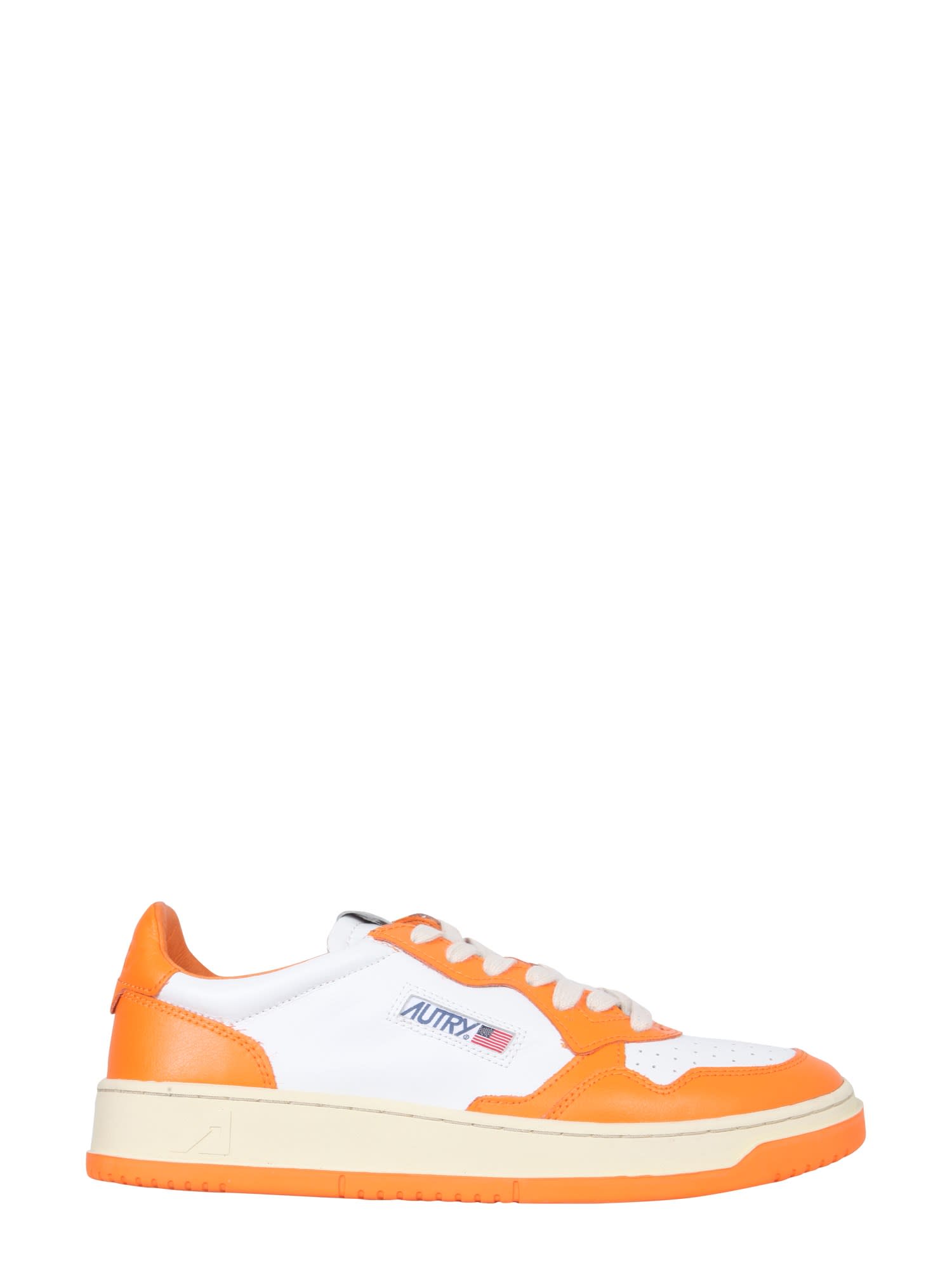 Shop Autry Medalist Low Sneaker In Bianco Arancio