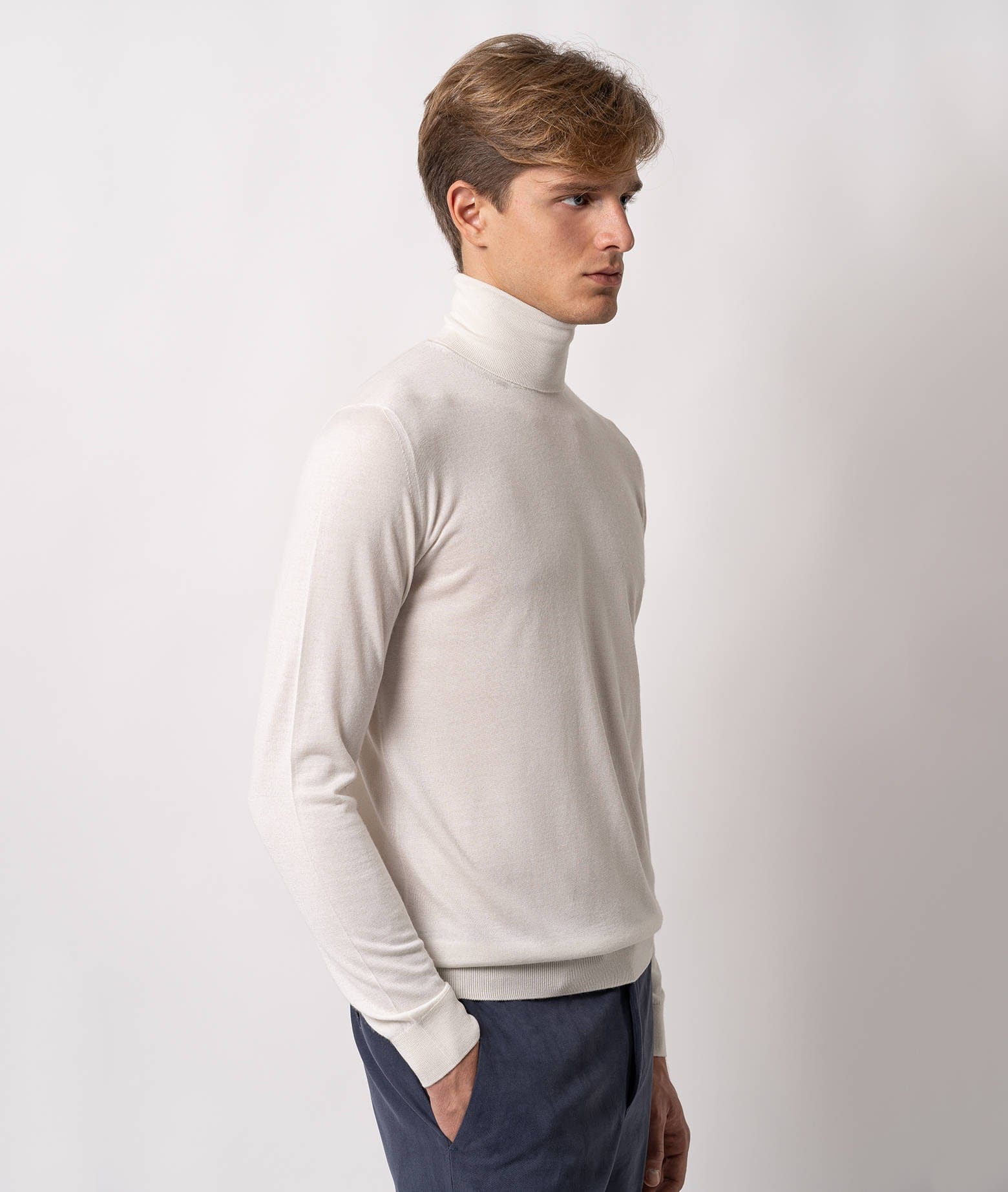Larusmiani Turtleneck Sweater Pullman Sweater In White