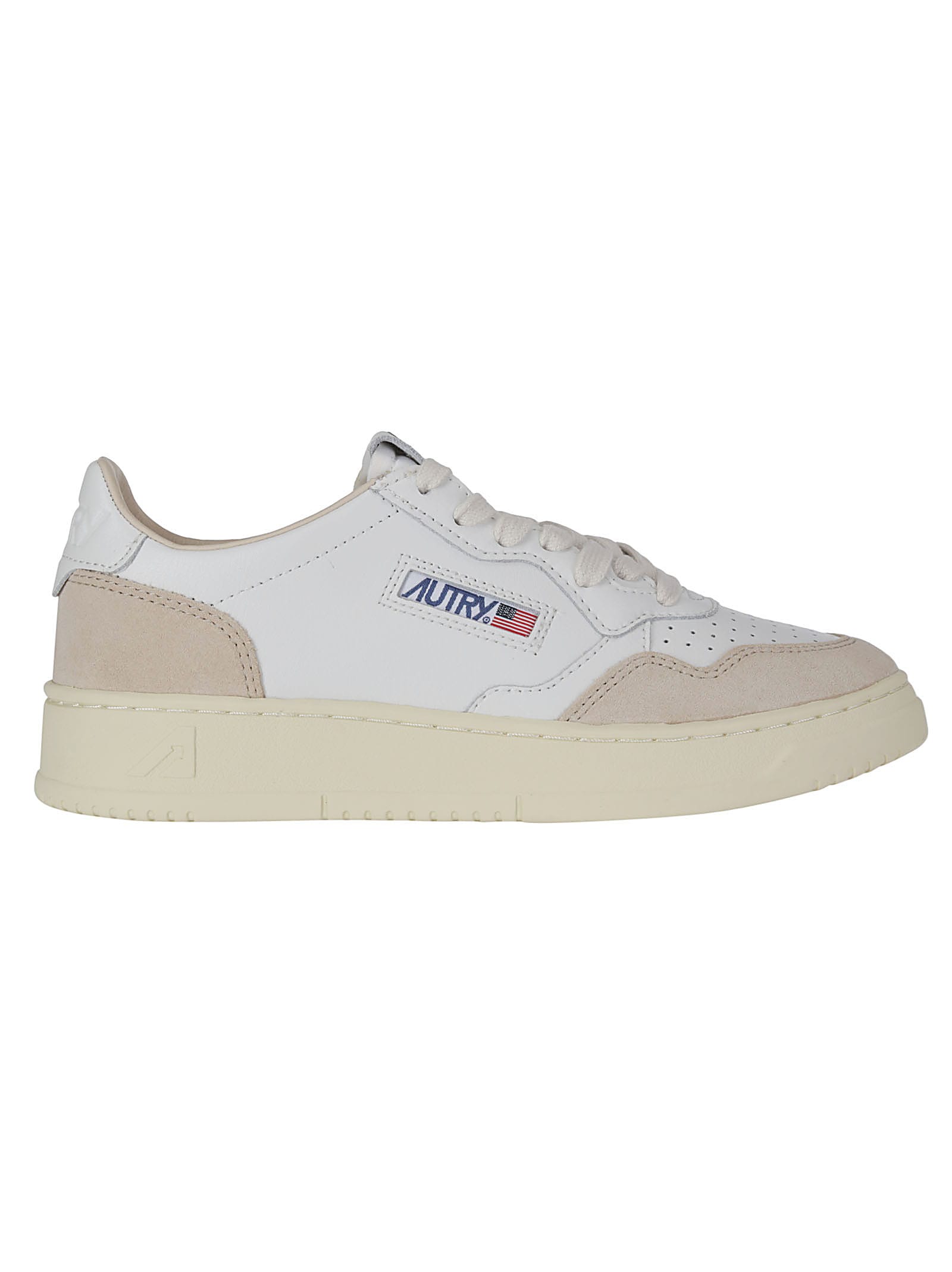 Shop Autry Medalist Low Wom In White