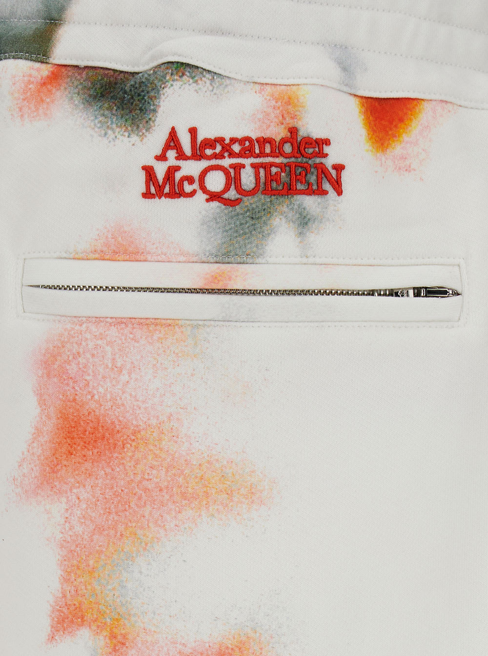 Shop Alexander Mcqueen Pantaloncini Con Stampa Multicolor All-over E Ricamo Logo In Cotone Multicolor Uomo