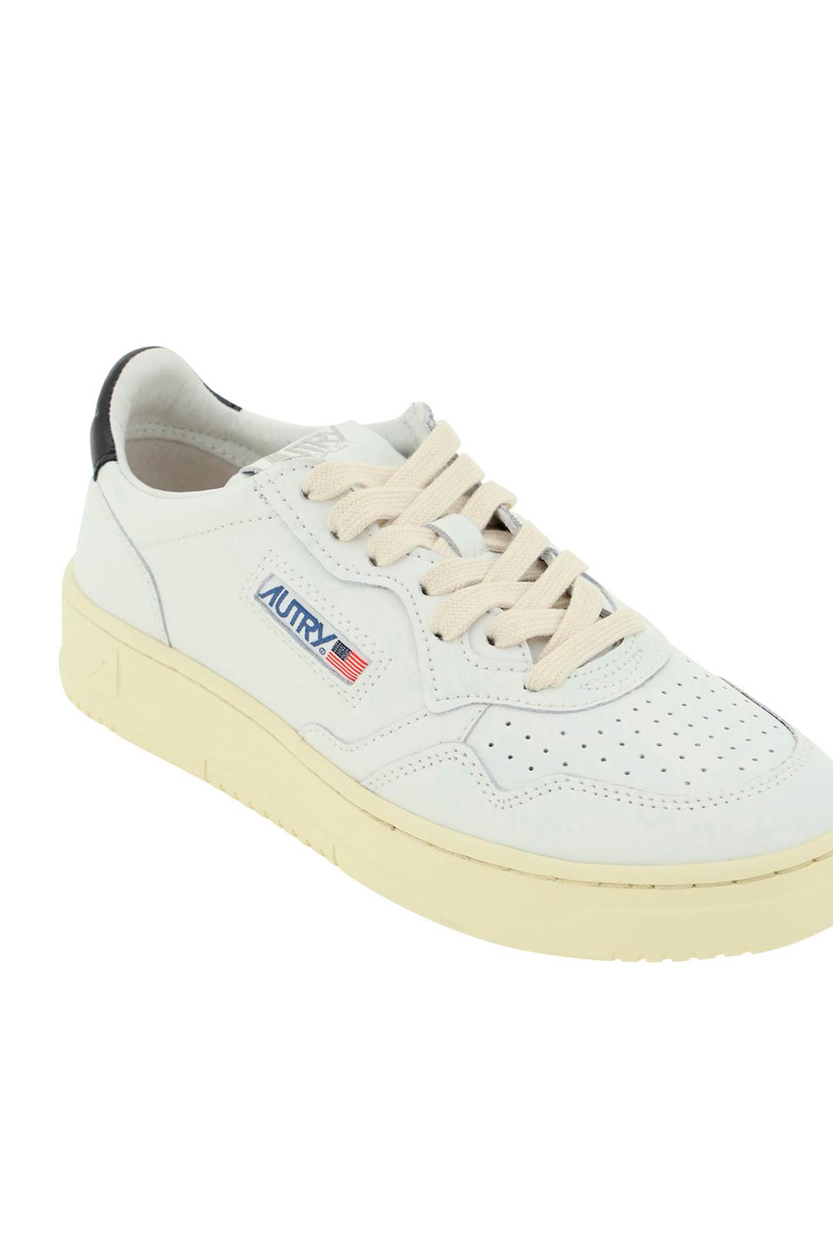 Autry Medalist Sneakers In White