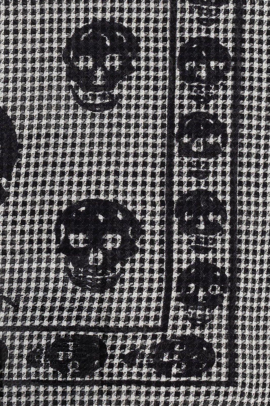 Alexander Mcqueen Houndstooth Skull Printed Frayed-edeg Scarf In Blackivory