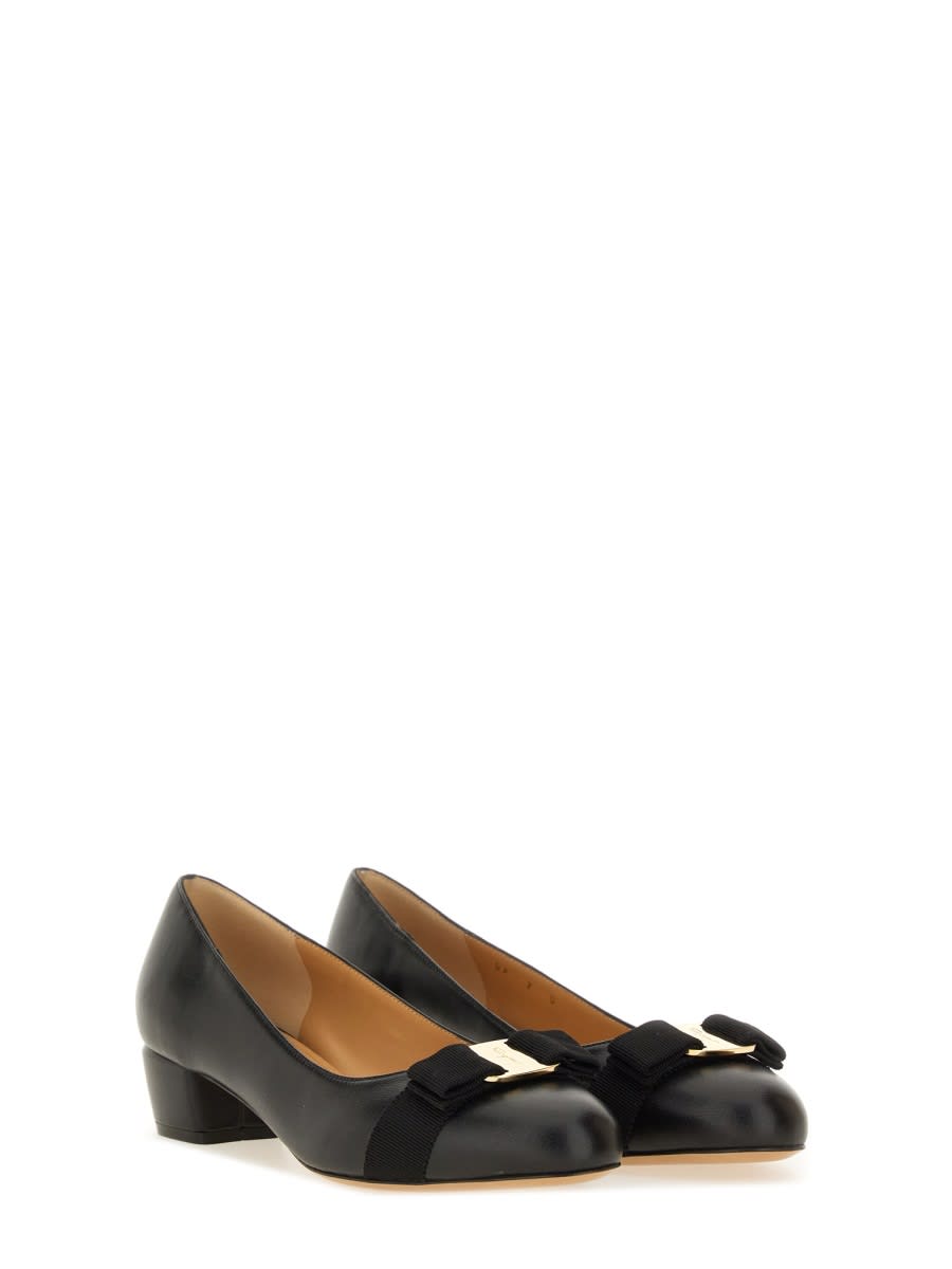 Ferragamo Leather "vara" Shoe In Black