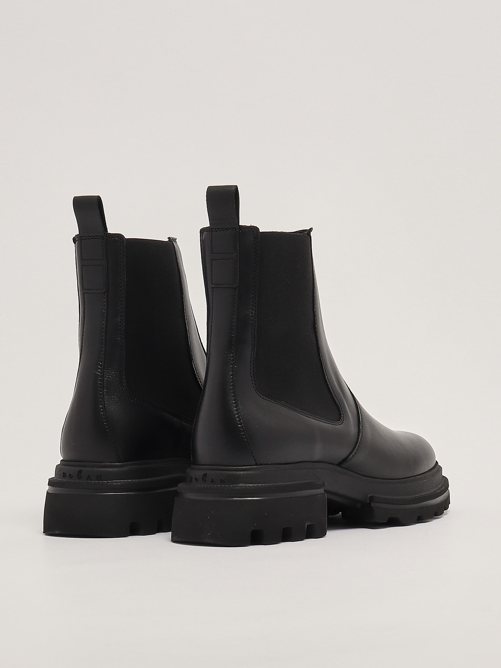 Shop Hogan H674 Chelsea Boots In Nero