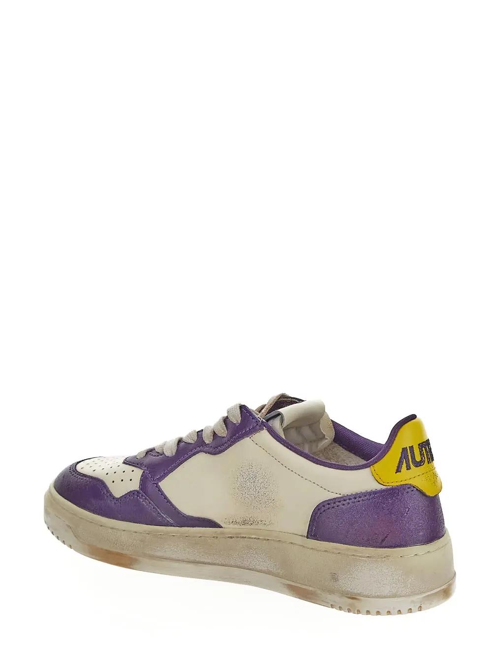 Shop Autry Super Vintage Low Sneakers In Ivory