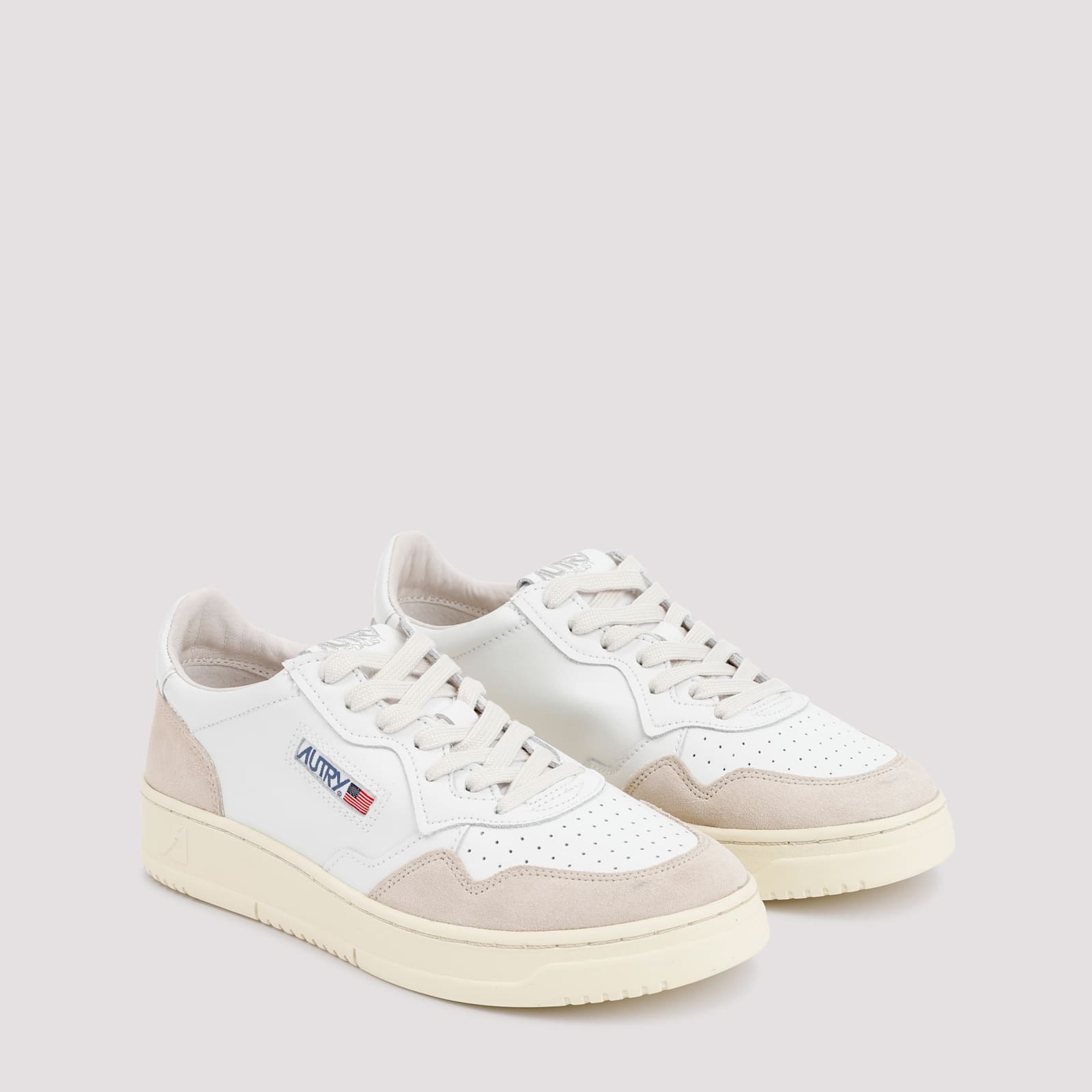 Autry Medalist Low Low-top Leather Sneakers In White