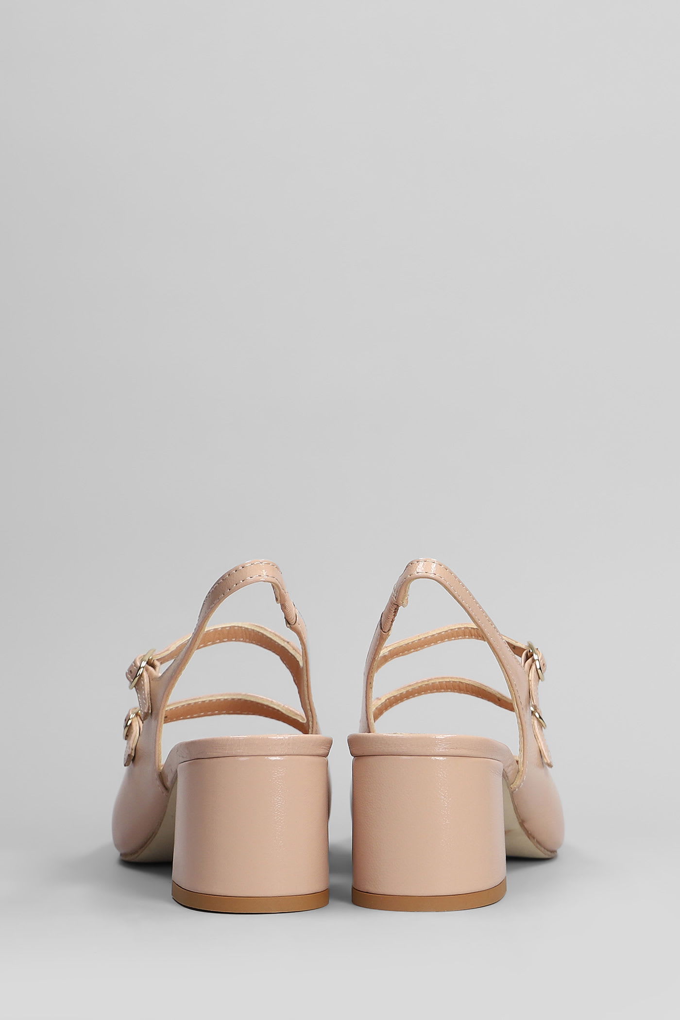 Julie Dee Pumps In Powder Leather