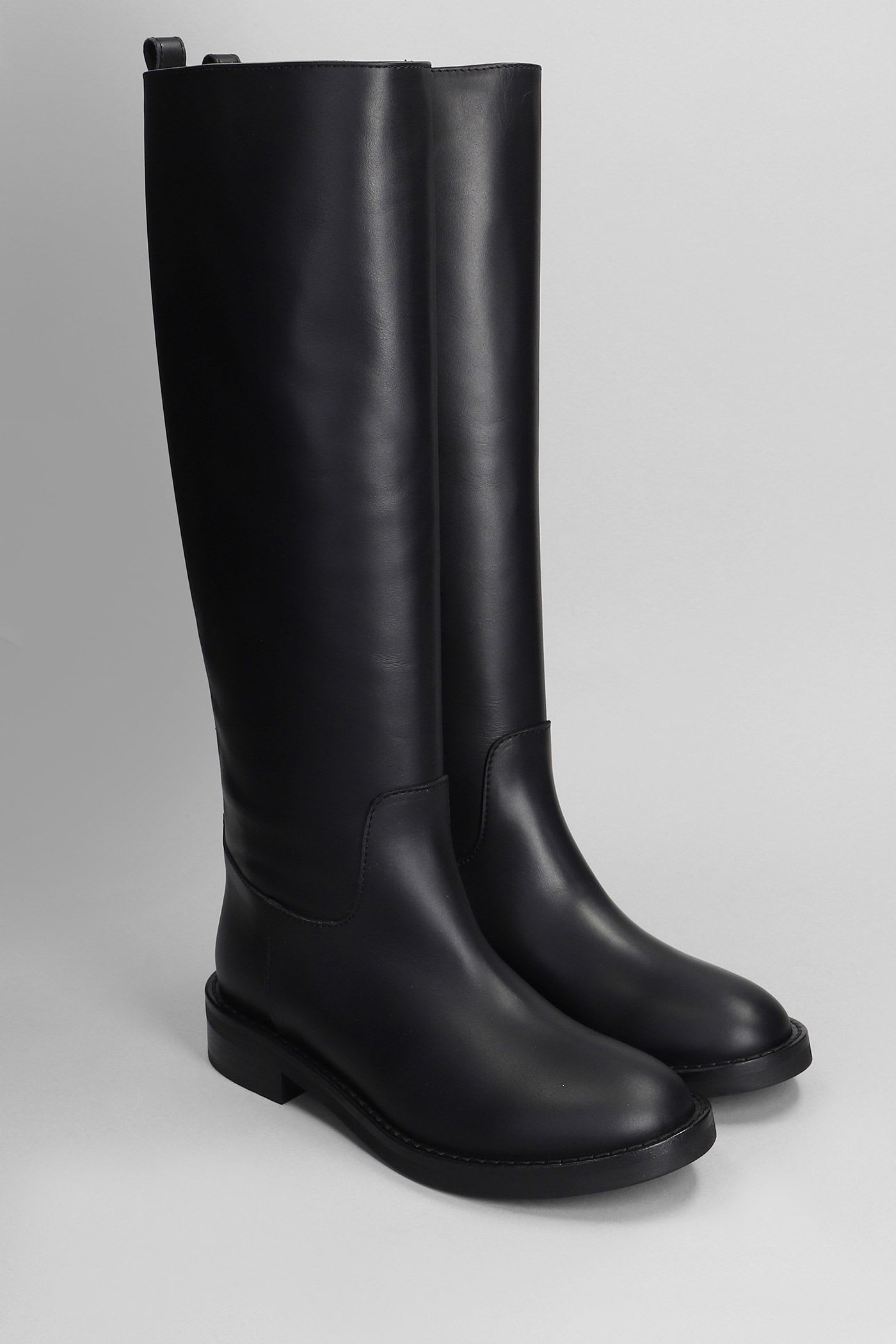 Via Roma 15 Low Heels Boots In Black Leather In Black