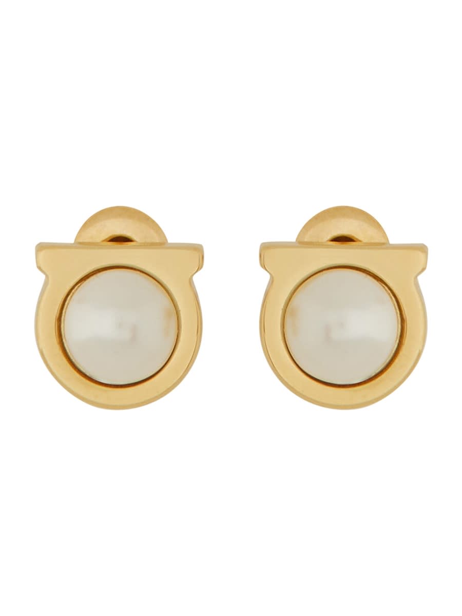 Ferragamo Circular Pearl Earrings With Brass Frame In Gold
