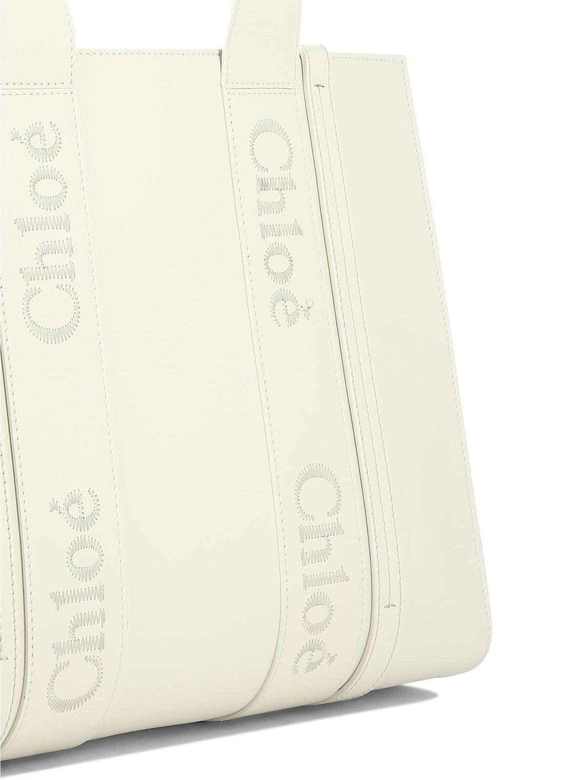 Shop Chloé Woody Medium Tote Bag In Bianco