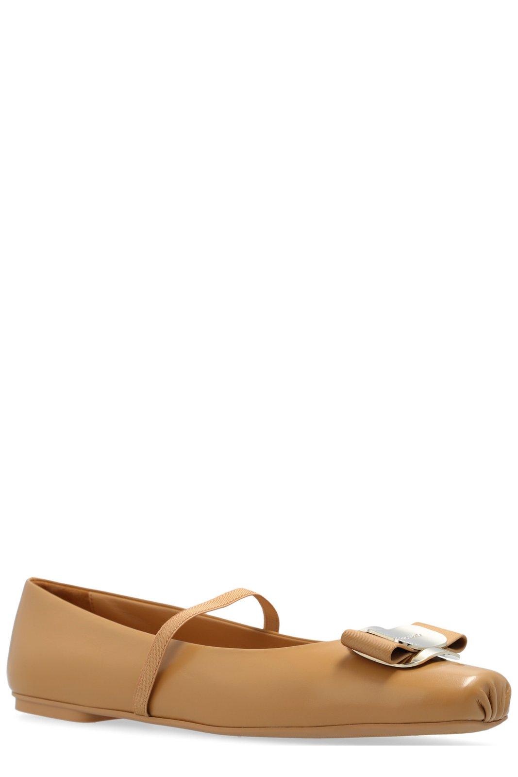 Shop Ferragamo Zina Bow-detailed Ballet Flats In Beige