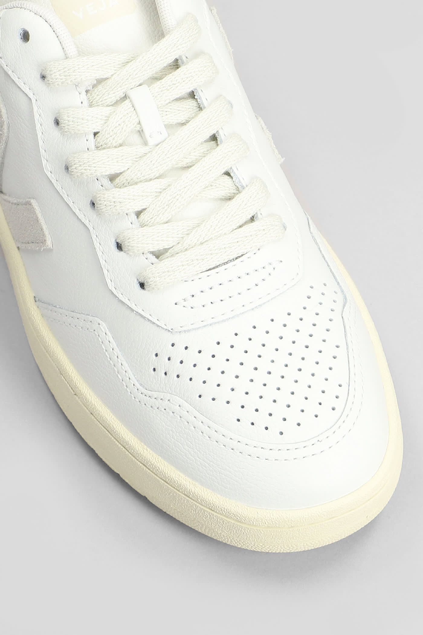 Veja V-90 Sneakers In White Leather In Beige