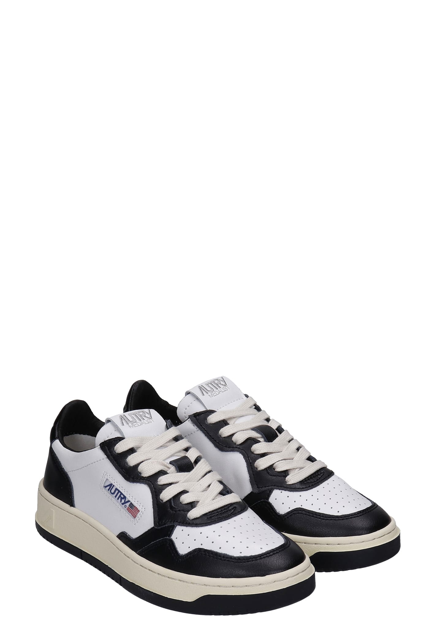 Shop Autry 01 Sneakers In White Leather In Black/white