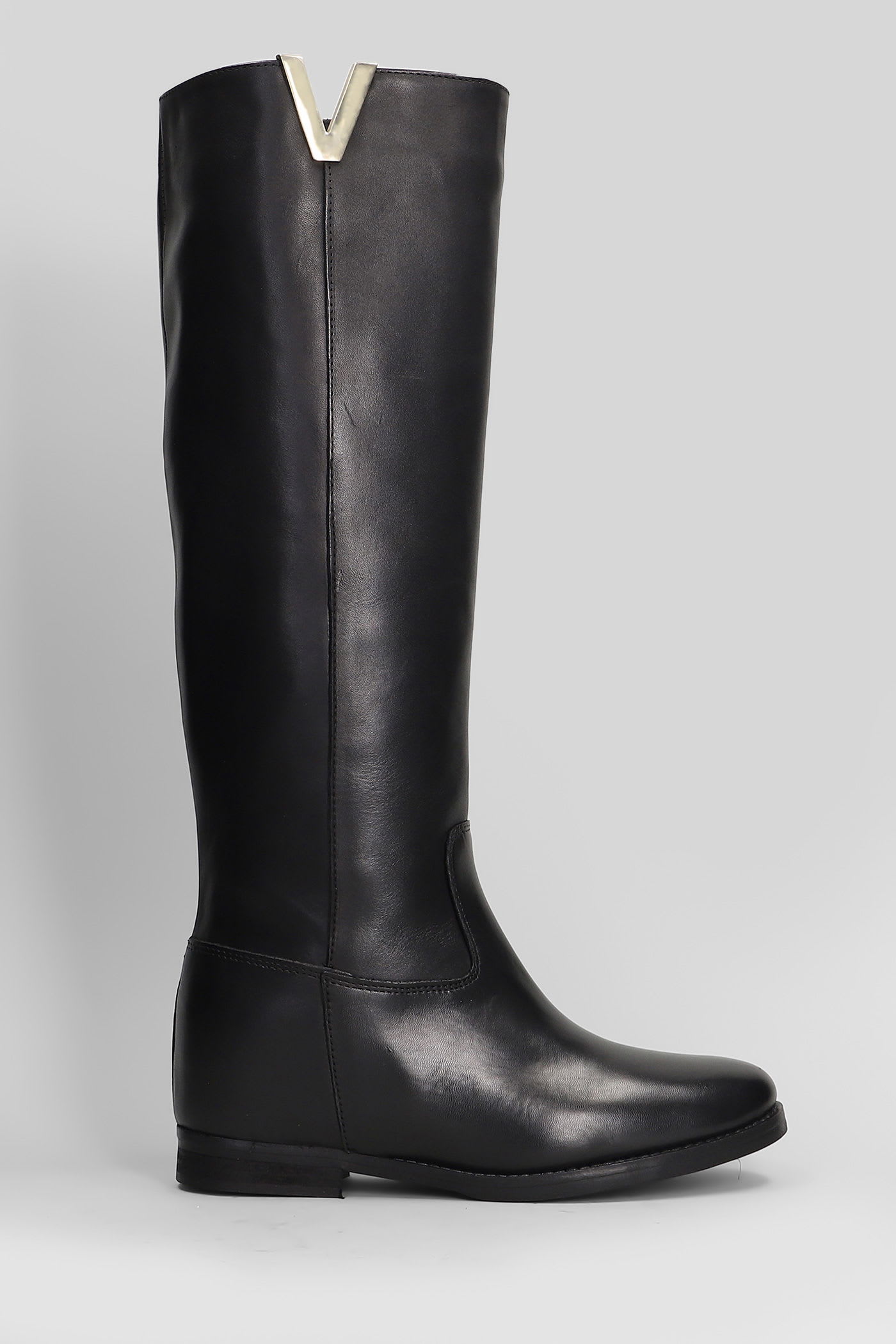 Julie Dee In Black Leather In Black